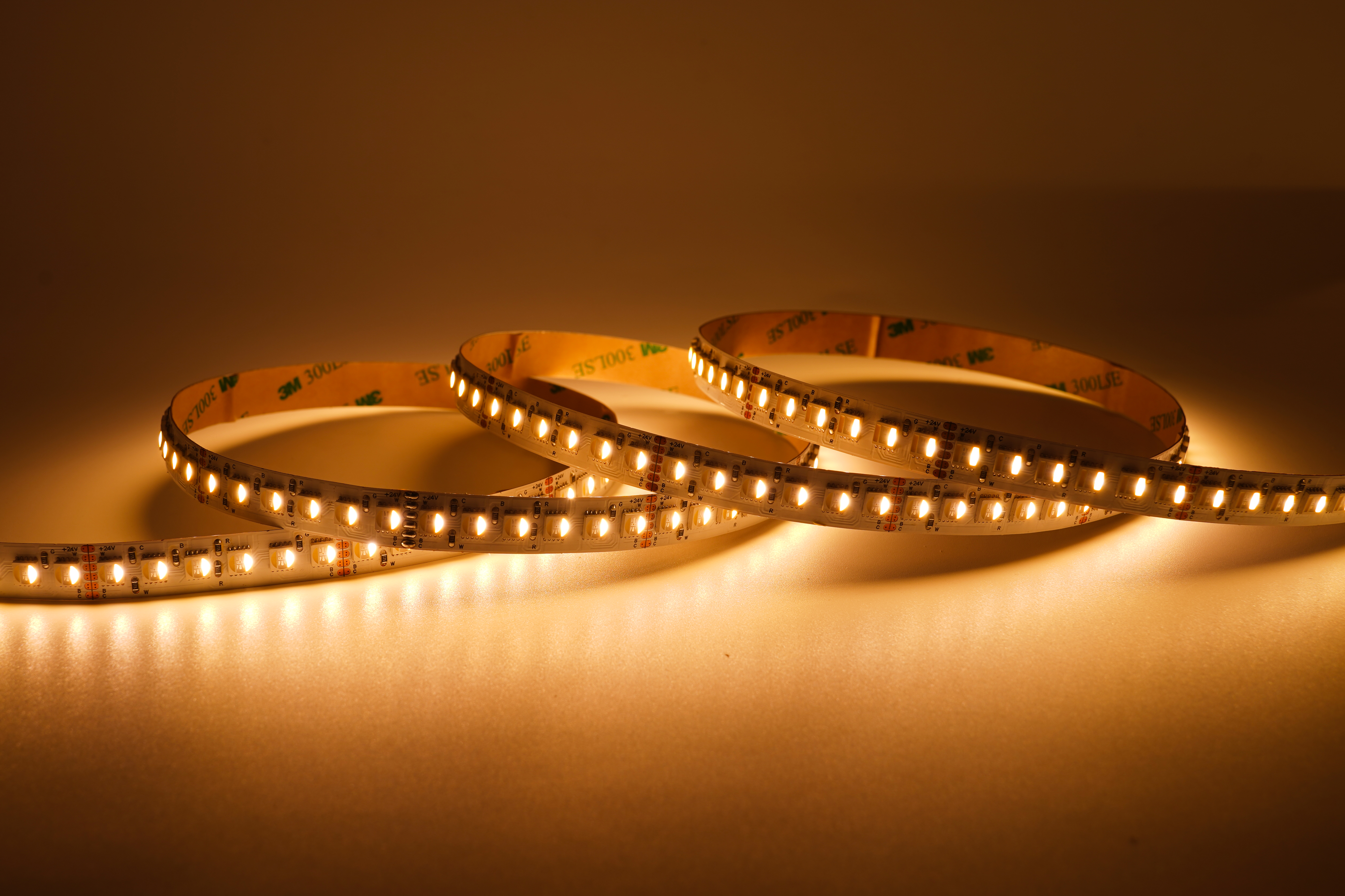 RGBCCT 5-in1 LED-Streifen 12 mm – 120LEDs/m, 24 V, 33 W/m – 2700K-6500K Band mit 120° Abstrahlwinkel