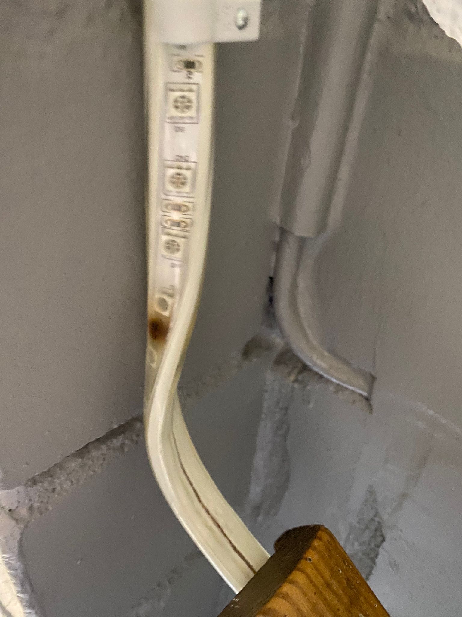 falsche-montage-von-led-streifen-brandgefahr