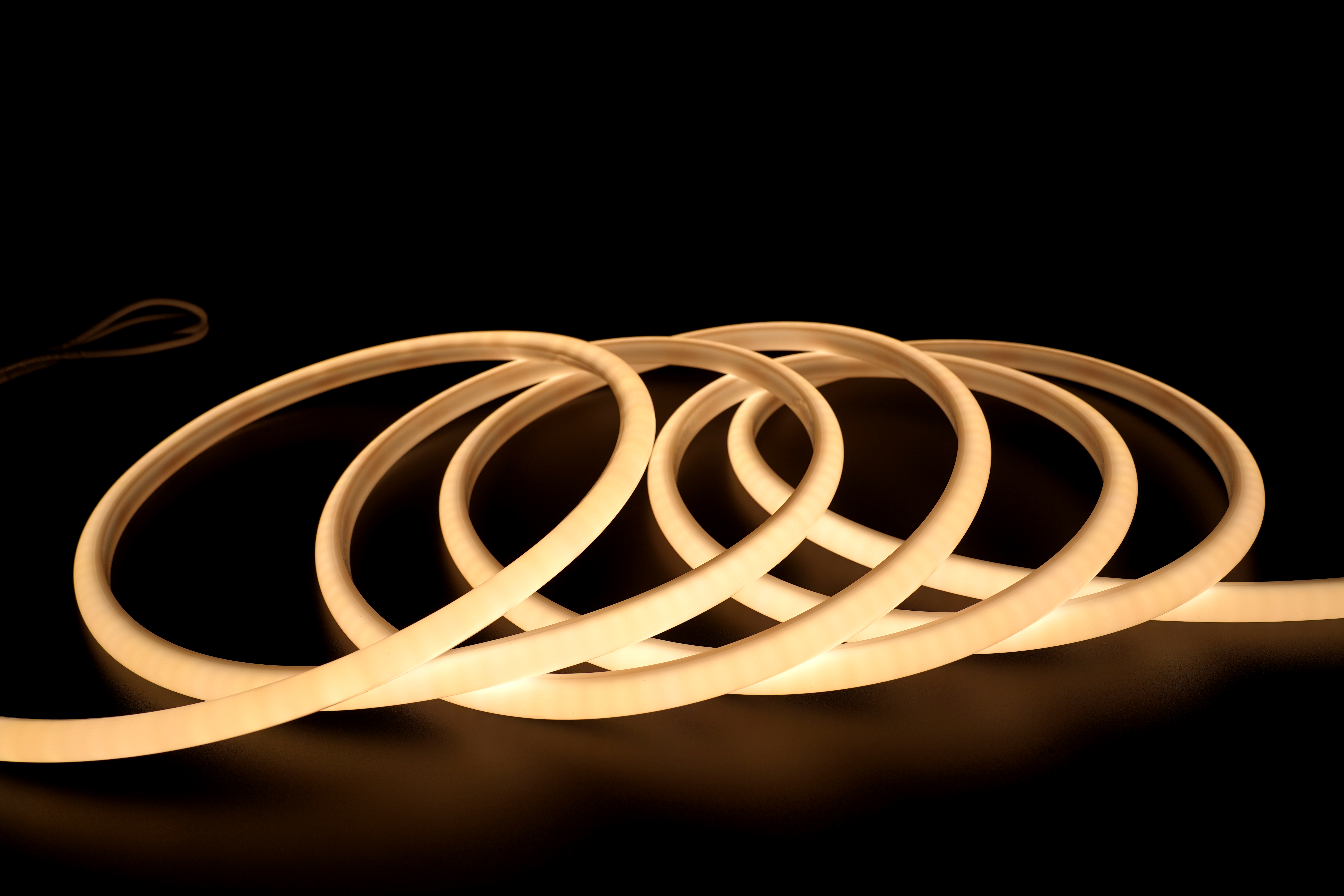 LED Neon Tube 13x13mm warmweiß leuchtend, Silikon Schlauch 24V IP67 als flexible Lichtlinie