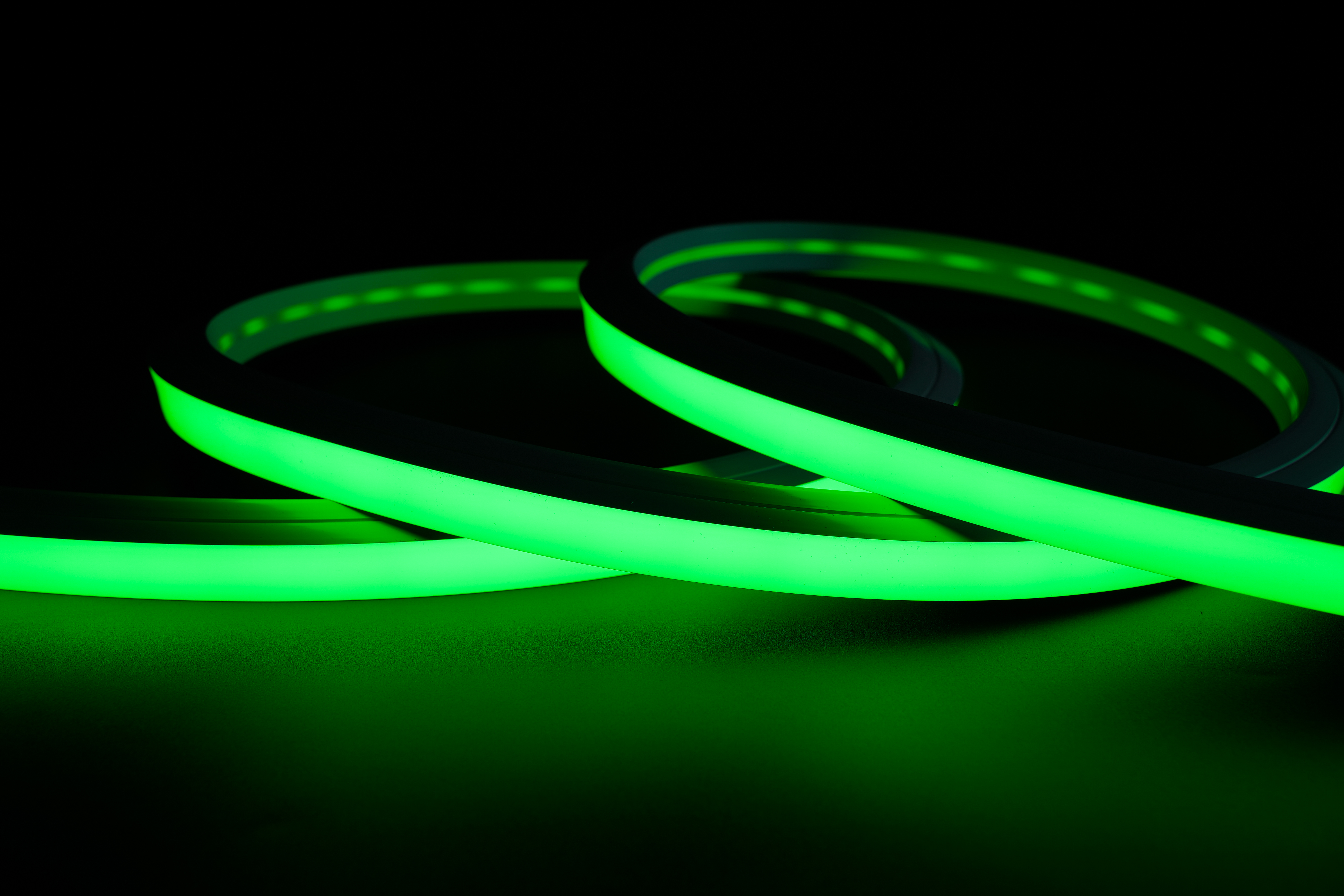 LED Neon Tube 20x20mm RGB grün leuchtend, homogene Lichtlinie 24V IP67