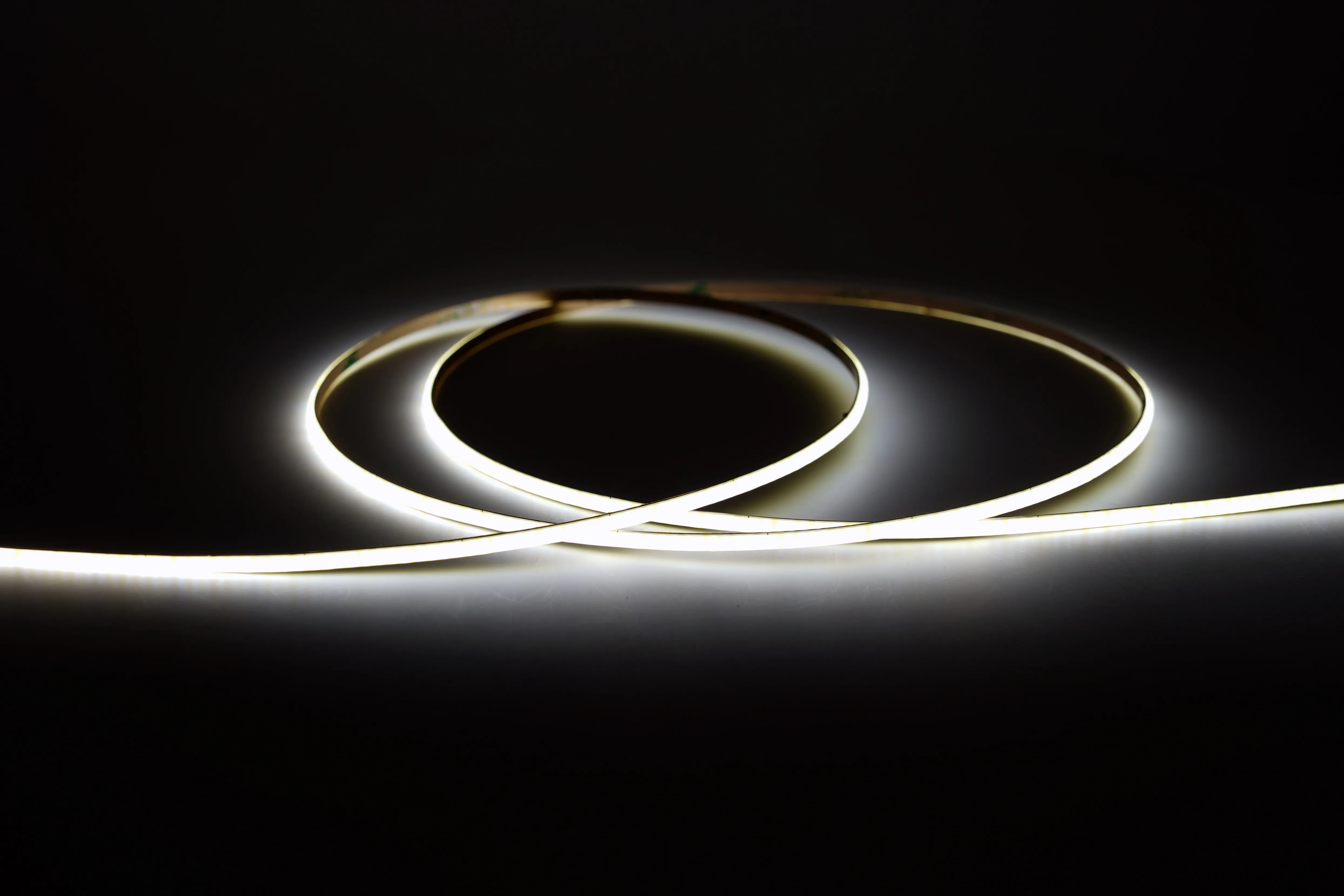 Ultraschmaler COB LED Streifen 3mm Art.-Nr. 22302 mit 480 LEDs/m und IP33 Schutz