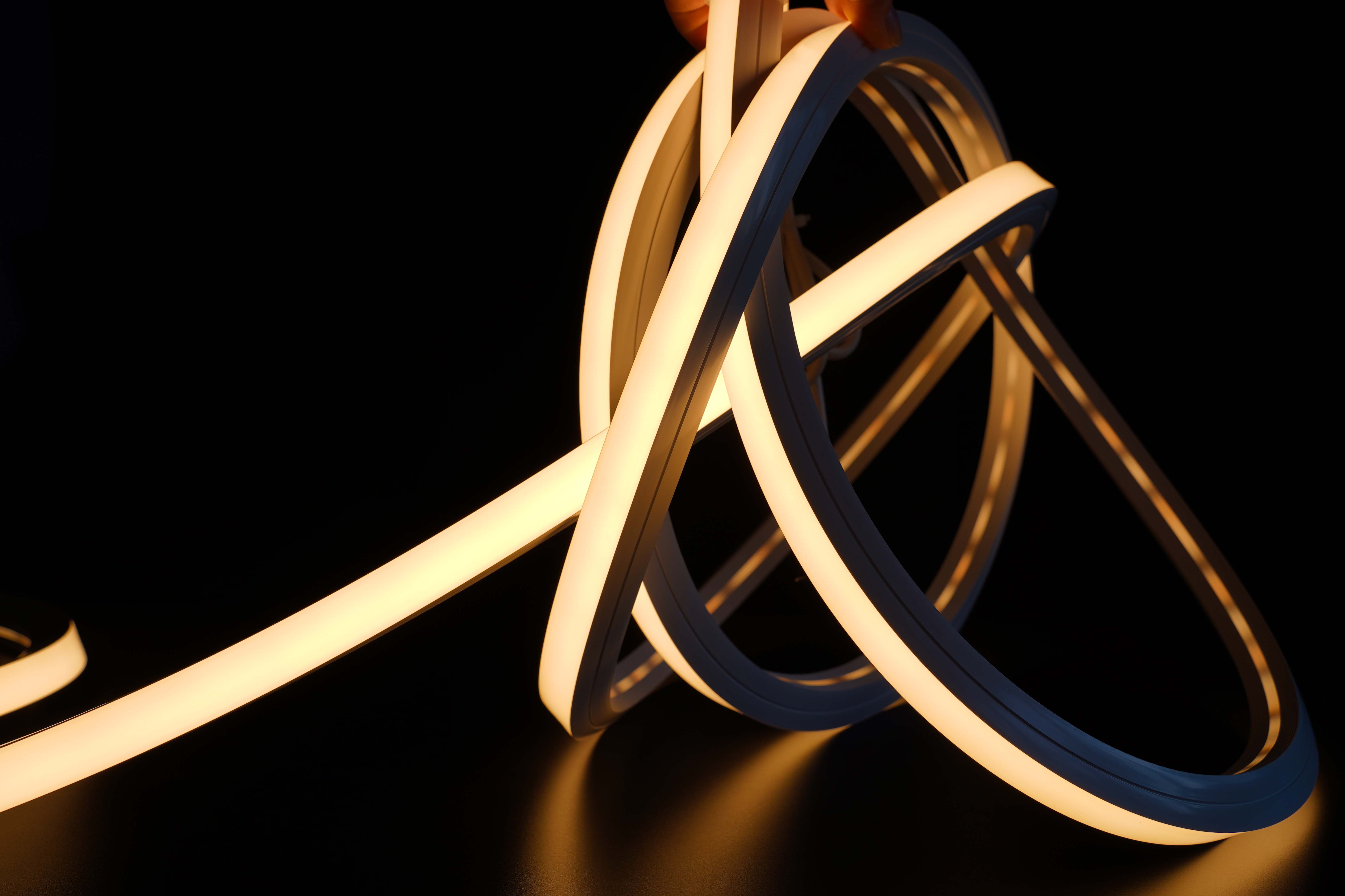 LED Neon Tube 20x20mm warmweiß bis neutralweiß leuchtend, homogene Lichtlinie 24V IP67