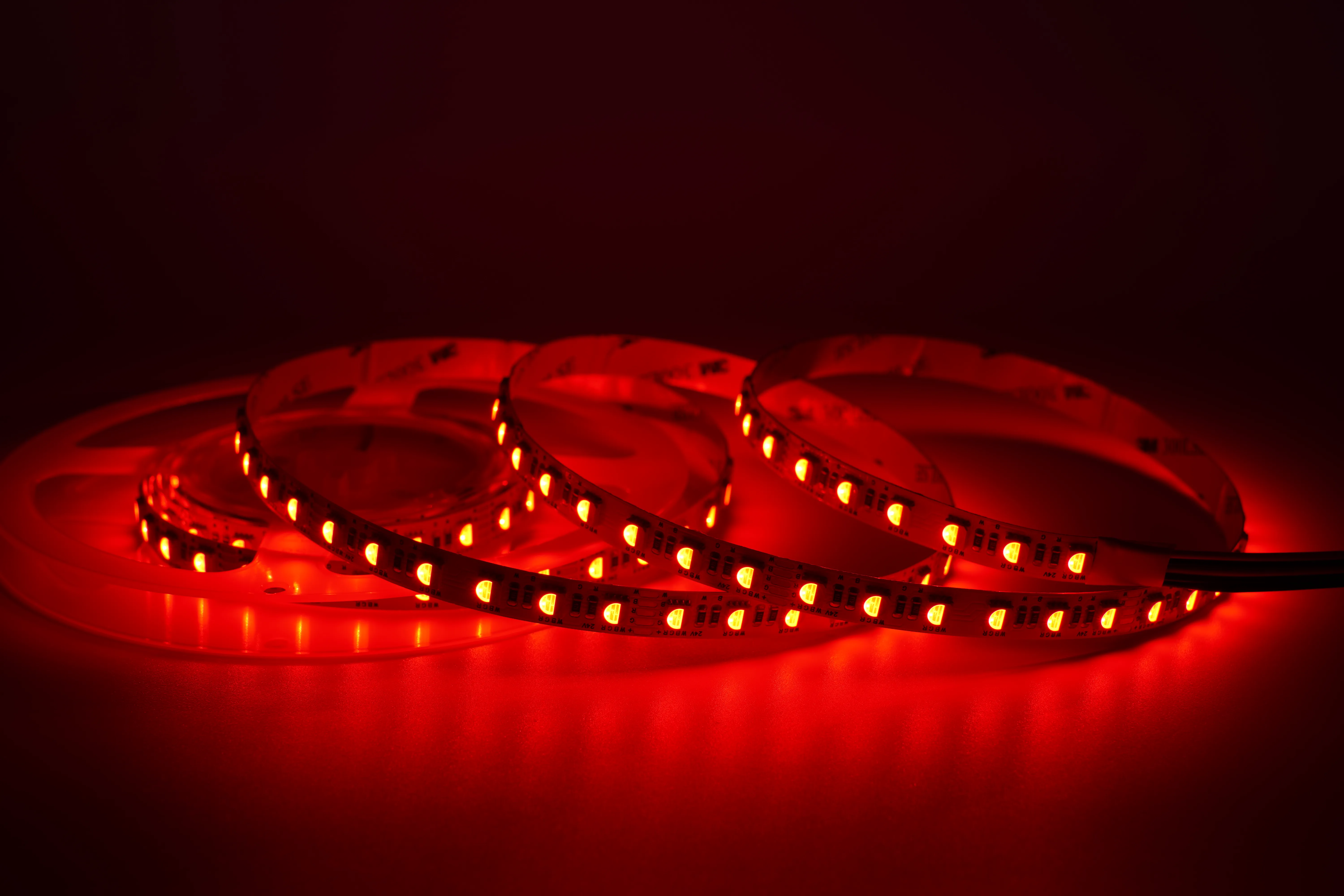LED Streifen Set RGBW – SMD LED Streifen 24V, 60 LEDs/m, 4-in-1, 18 W/m, 953 lm/m, 5m, RGB + Warmweiß 3000K, CRI 80 – SS100 Netzteil, SZ5 Zigbee 3.0 Controller & C5 Fernbedienung Schwarz