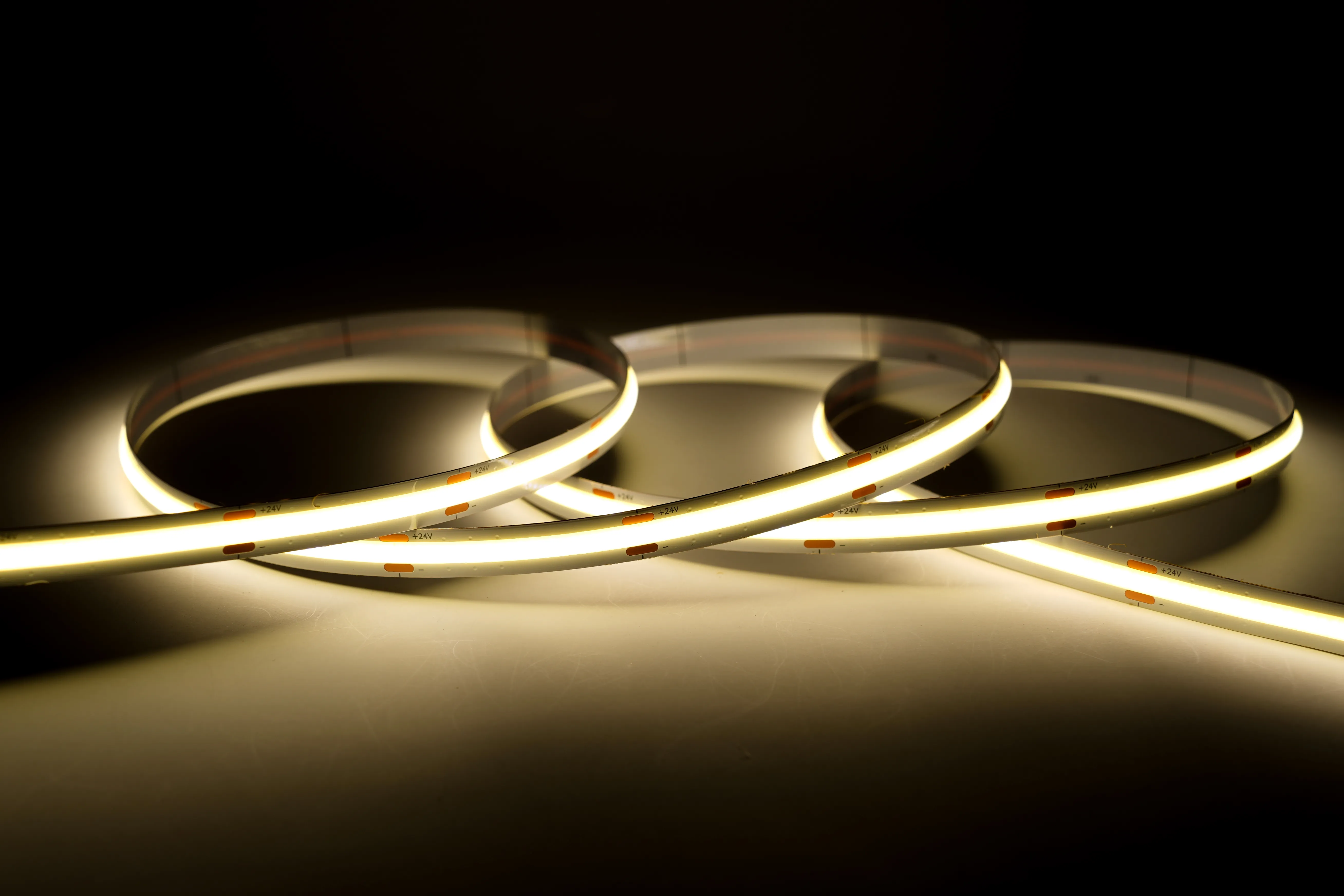 Punktfreier COB LED Streifen 4000K Neutralweiß Art.-Nr. 22312 Punktfreier COB LED Streifen Art.-Nr. 22312 mit neutralweißer 4000K Lichtlinie