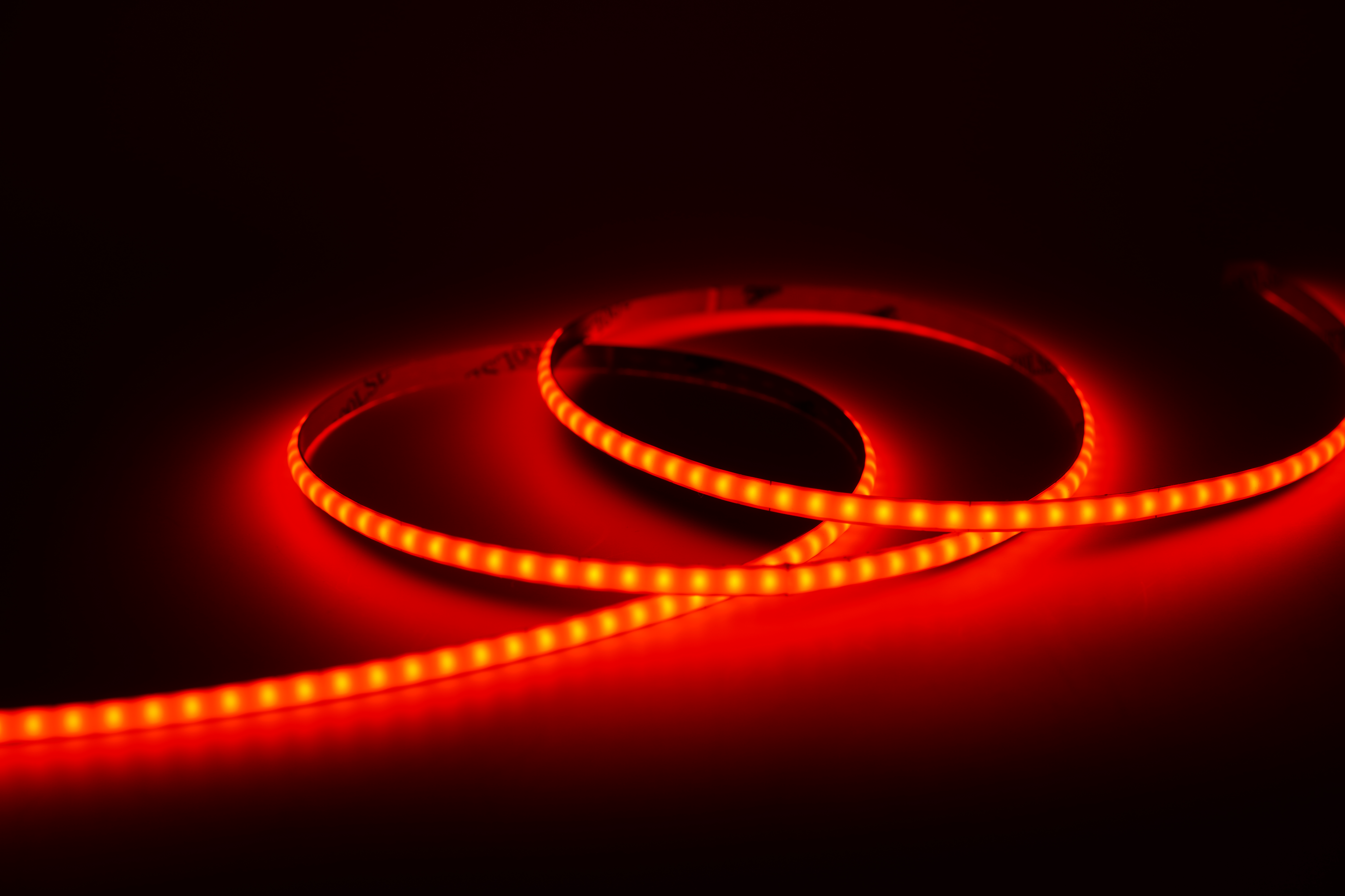 COB RGB LED-Streifen 5 mm – 576 LEDs/m, 24 V, 10 W/m – homogenes RGB Band mit 180° Abstrahlwinkel