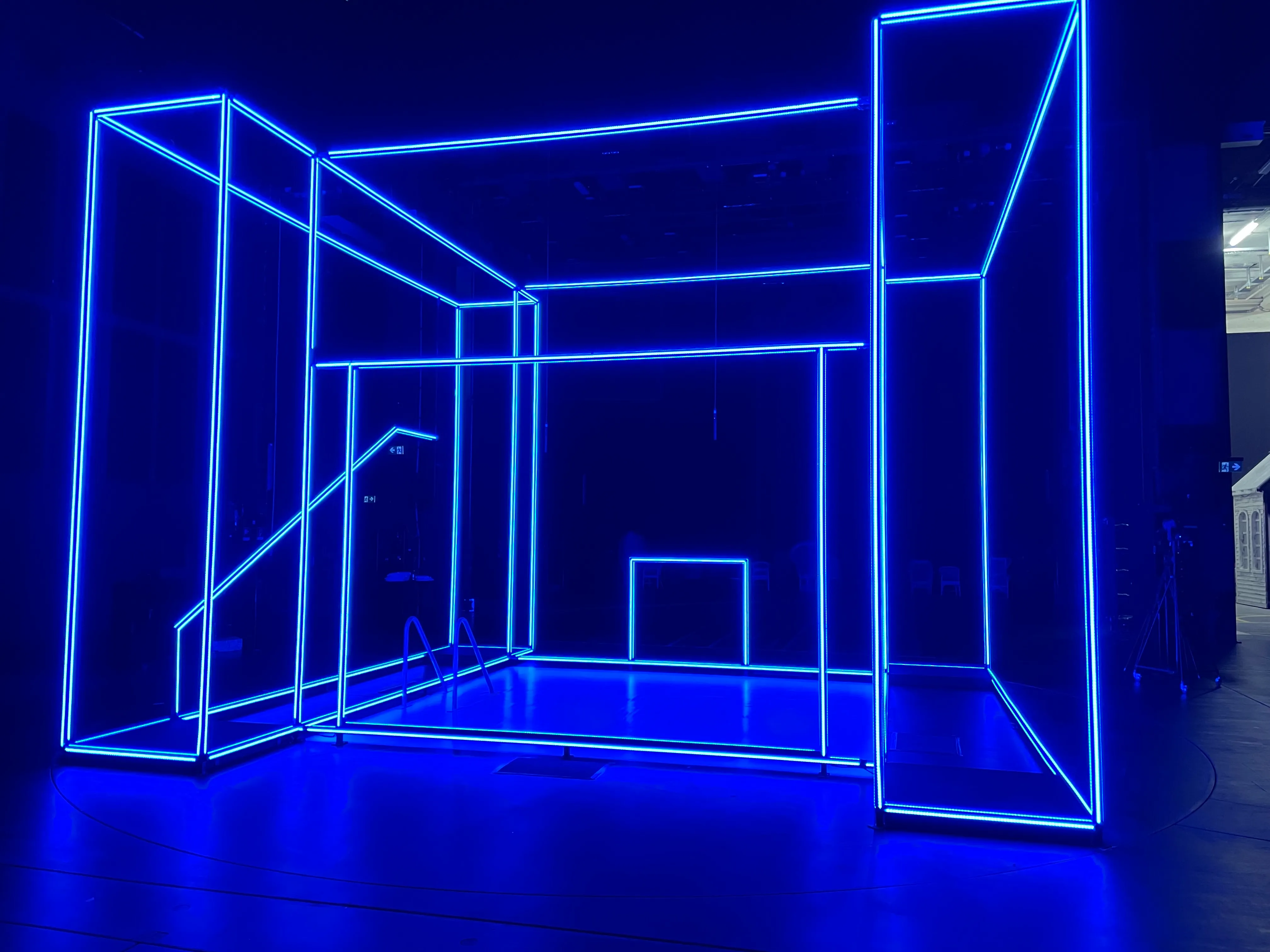 led-buehnenbeleuchtung-der-kirschgarten-blau
