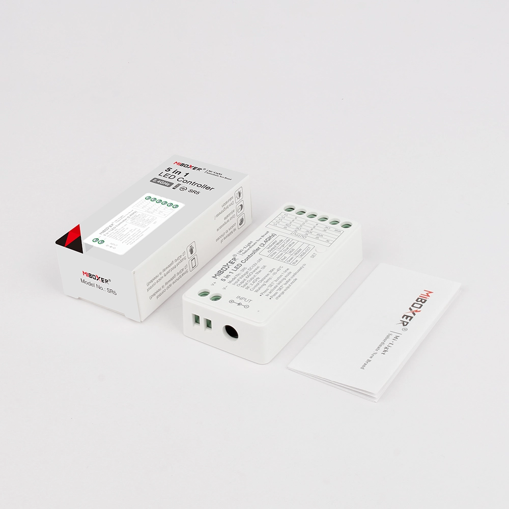 MiBoxer SR5 LED Controller – kompaktes Gehäuse 17x36x74,5 mm, Schrägansicht, 5-in-1 für alle LED-Typen
