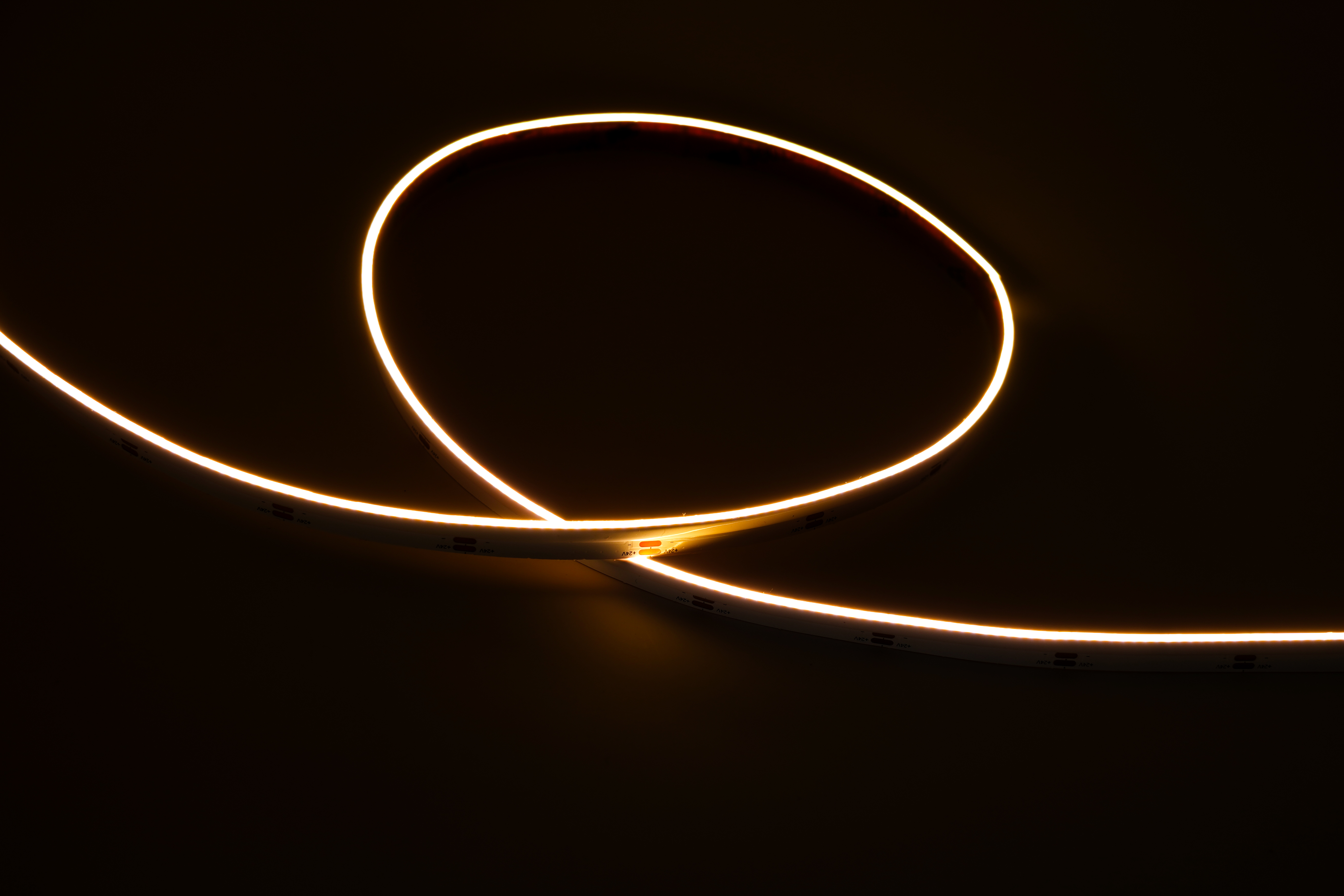 Side View COB LED Strip 10 mm 480 LEDs pro Meter 24 V kaltweiß 6000K mit homogener seitlicher Abstrahlung