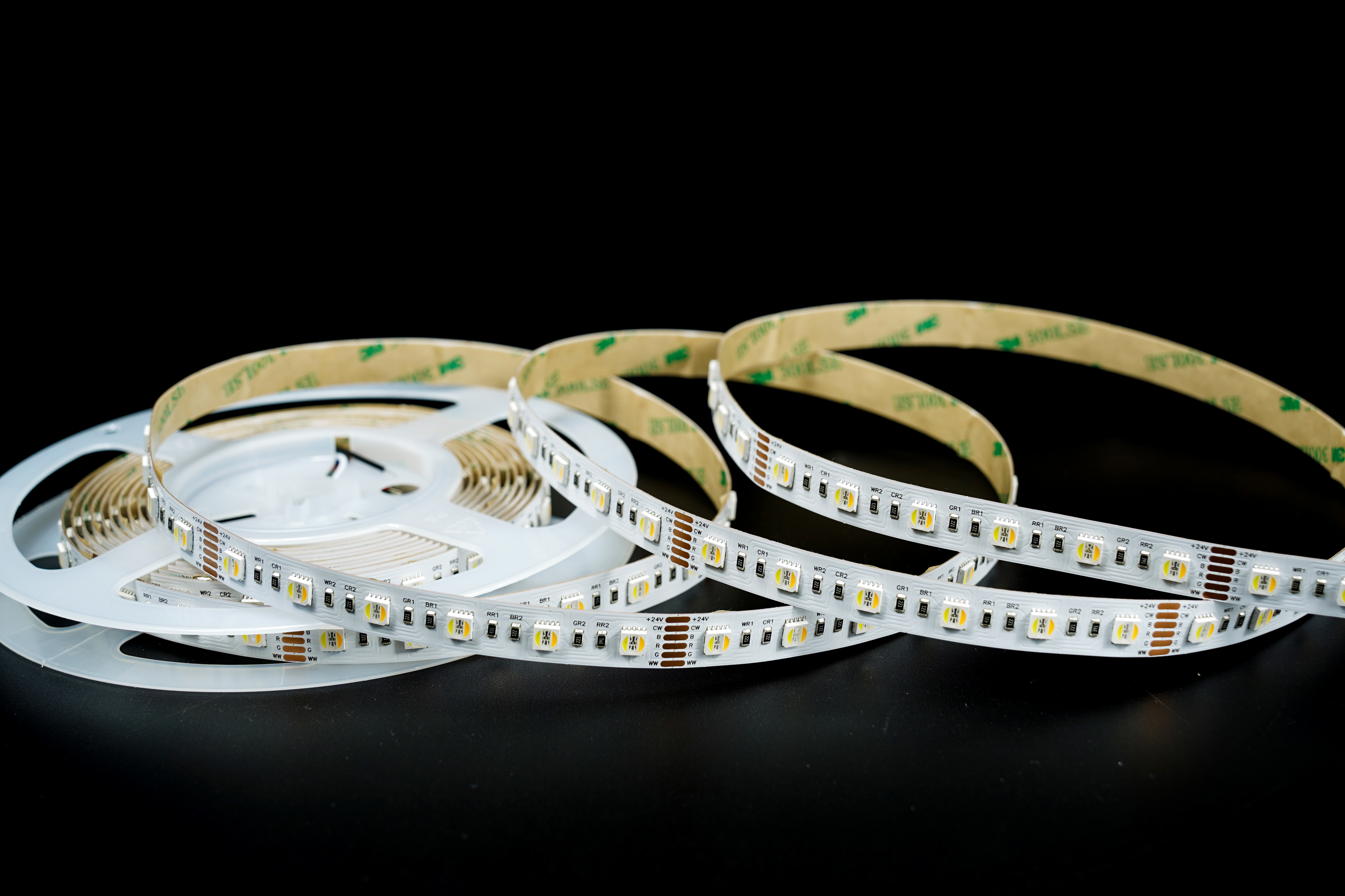 RGBCCT 5-in1 LED-Streifen 12 mm – 60LEDs/m, 24 V, 18 W/m – RGBCCT 2700K-6500K Band mit 120° Abstrahlwinkel