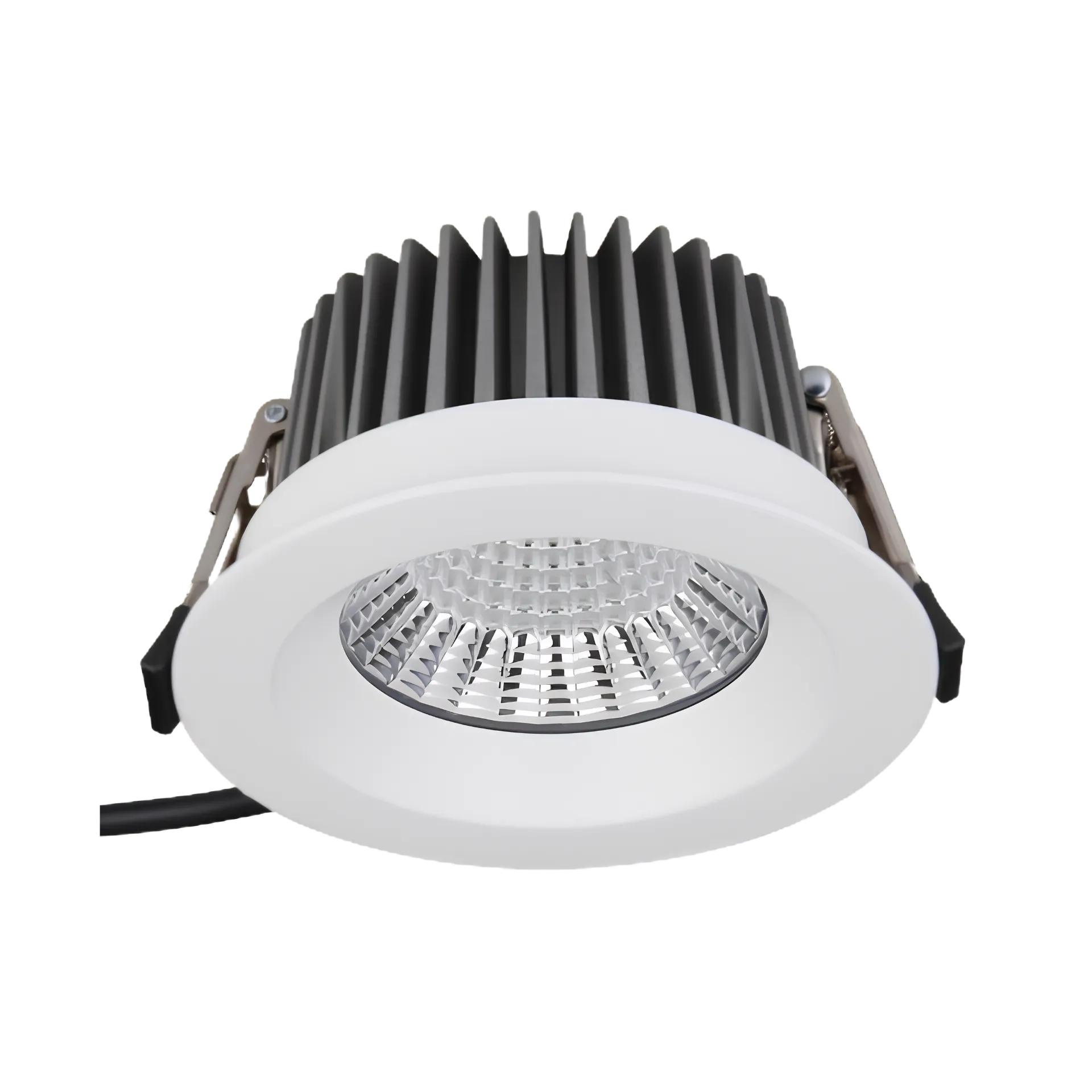 LED Einbaustrahler IP65 RGBW 12W – Perspektivansicht LED Einbaustrahler IP65 RGBW 12W 24V – Perspektivansicht mit weißem Ring und 60° Reflektor