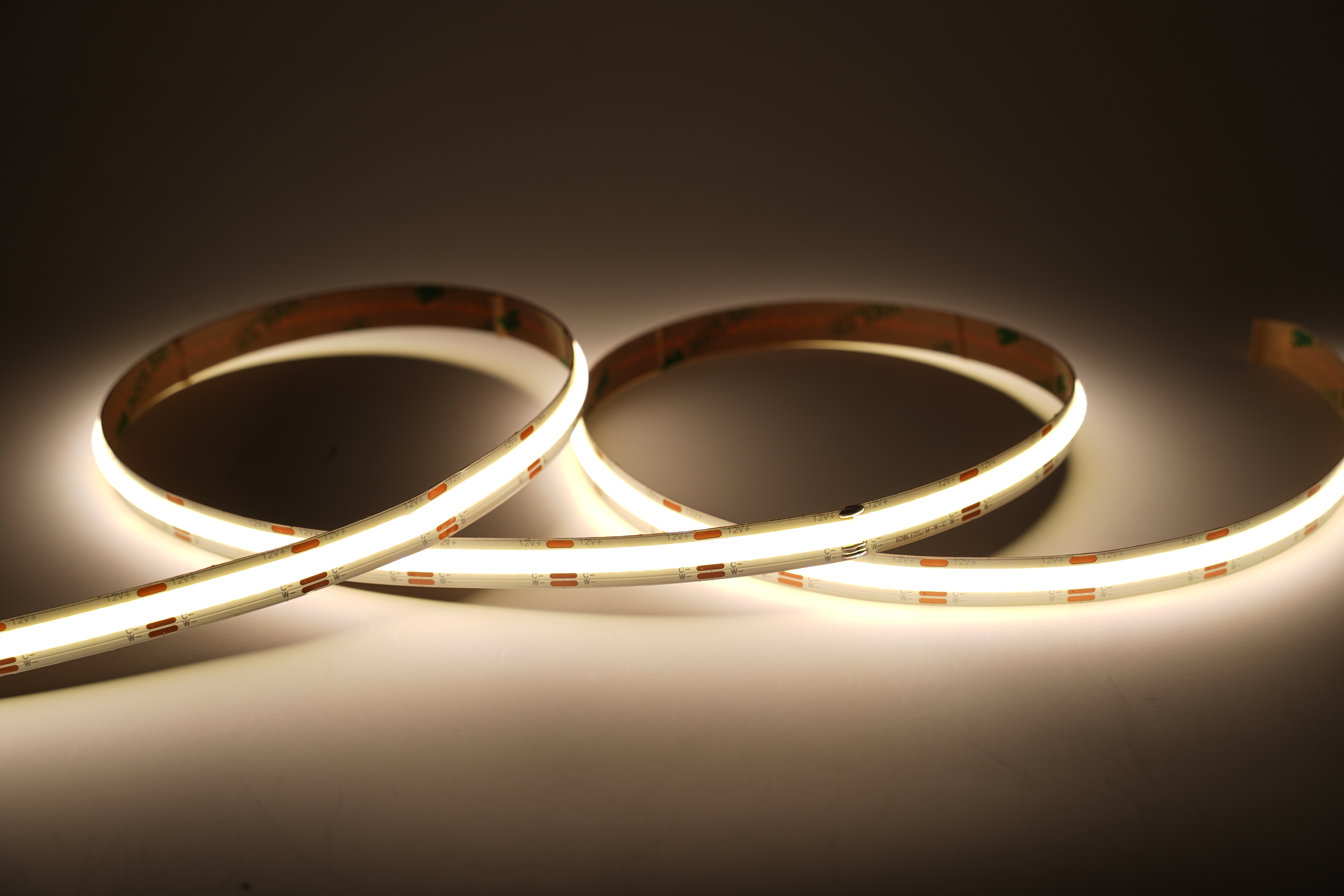 COB LED Band 12V mit 608 LEDs pro Meter für gleichmäßiges punktfreies Licht