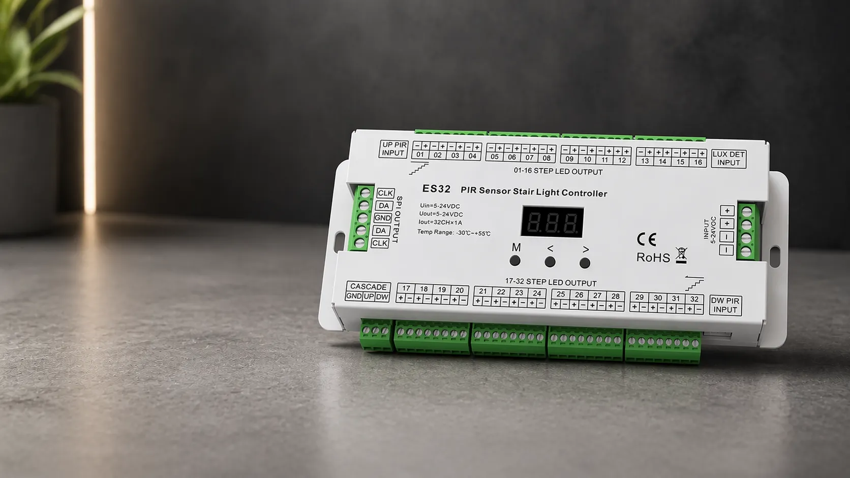 SPI LED Controller SR-SPI-OLED SPI LED Controller SR-SPI-OLED für adressierbare LED Streifen mit Display Steuerung