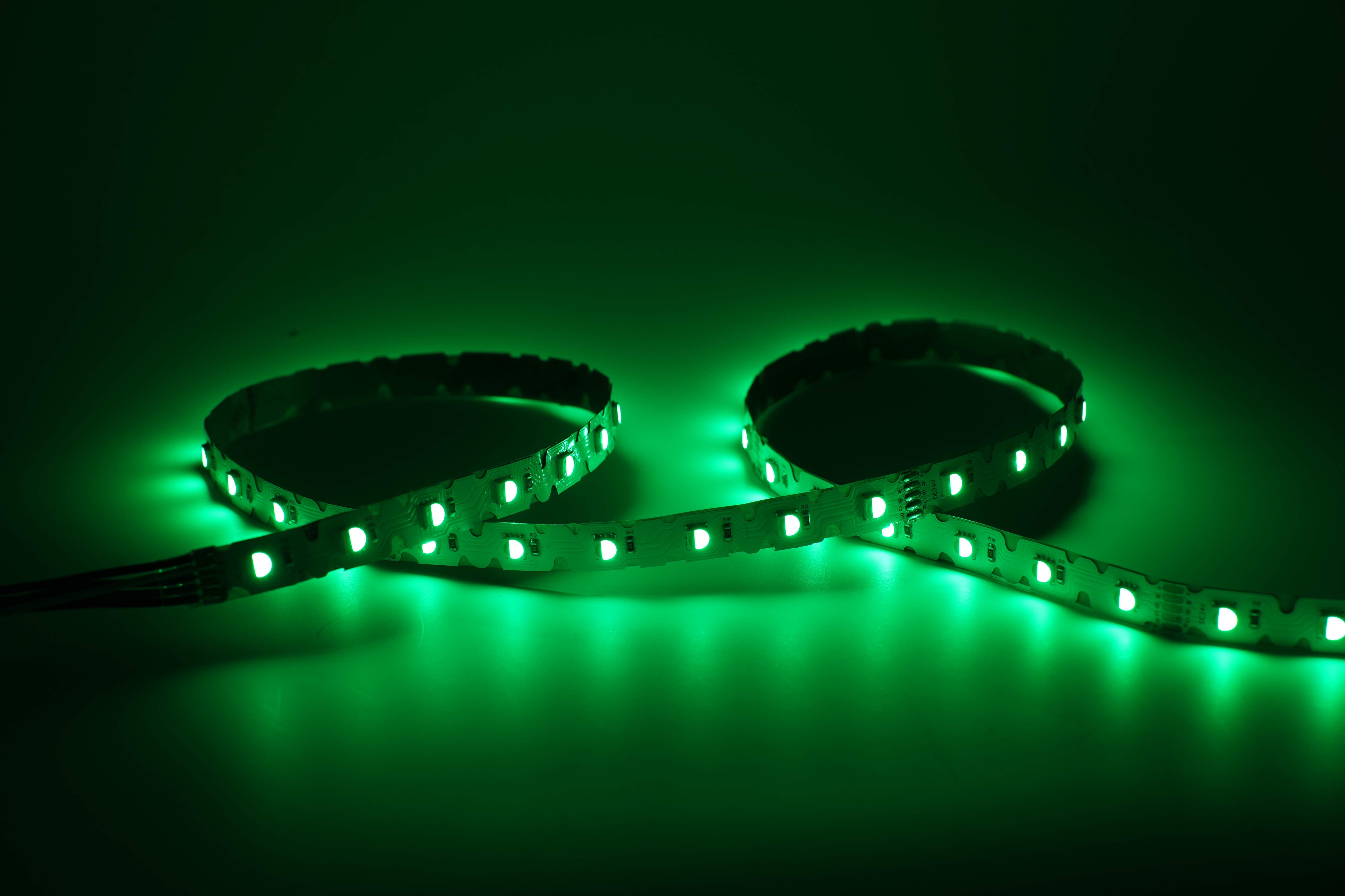 grüner LED Streifen 24V SMD mit indirektem Licht für Ambientebeleuchtung Raumbeleuchtung und Akzentbeleuchtung