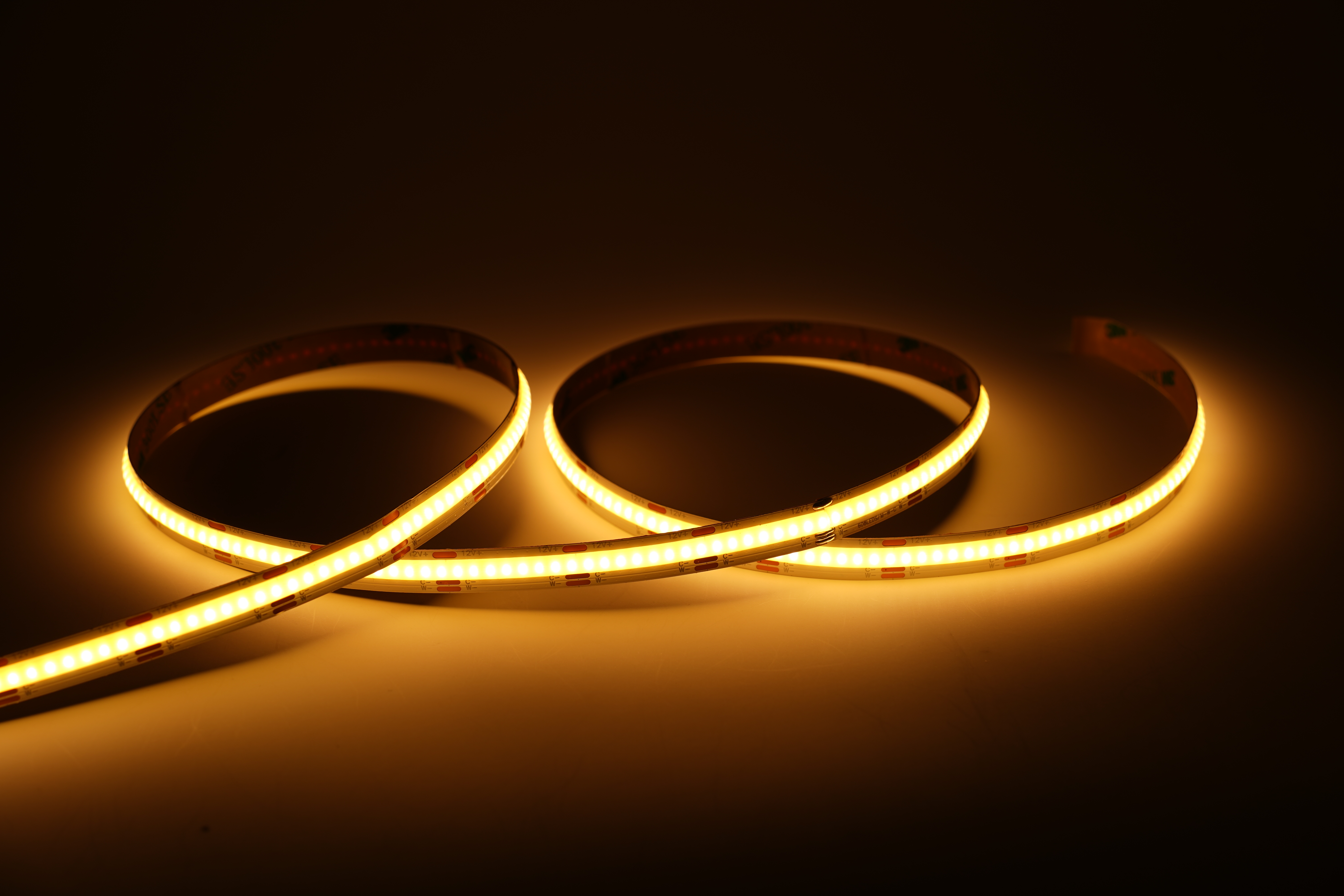 Flexibler COB LED Streifen 12V mit 608 LEDs pro Meter als homogenes LED Band