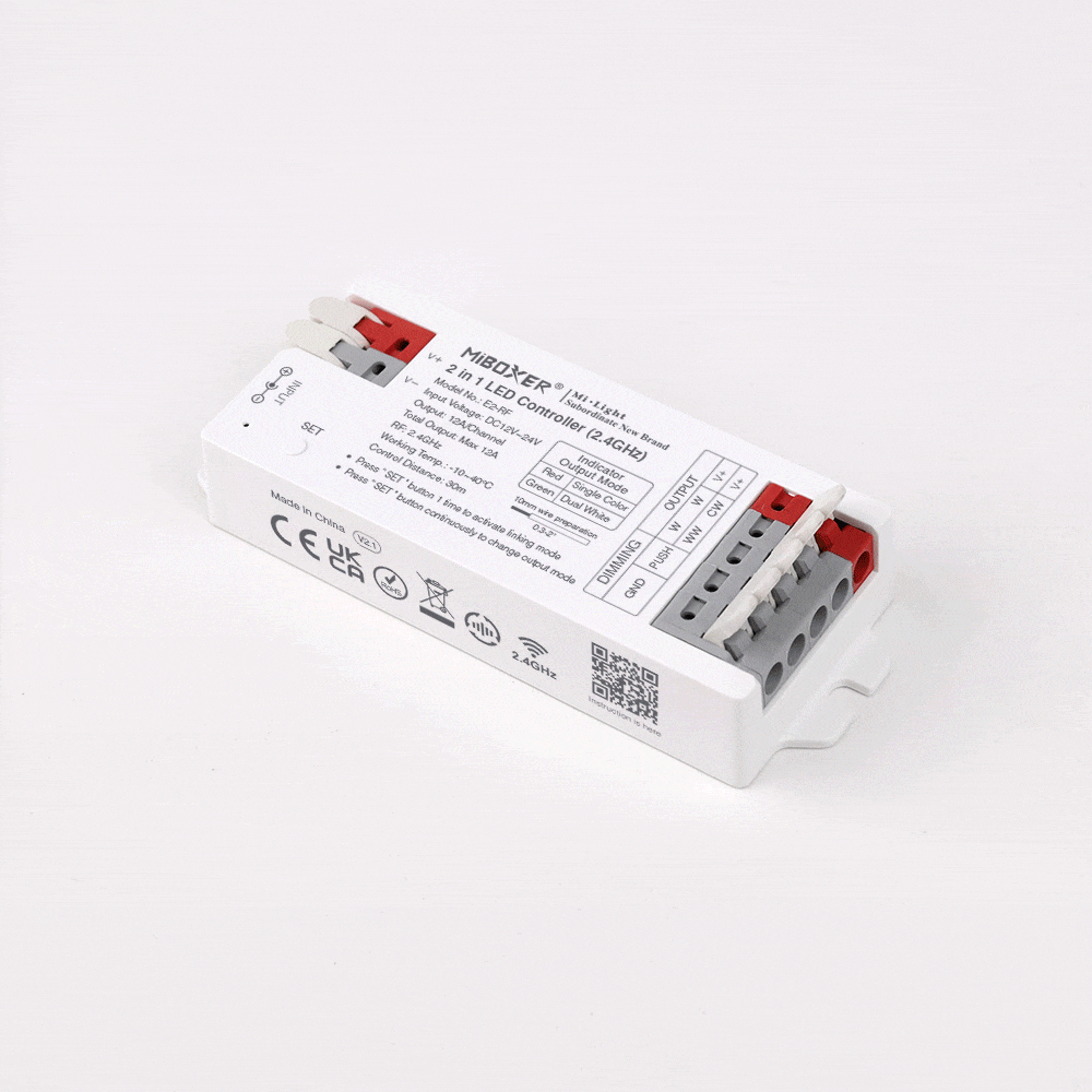 E2-RF LED Controller 2.4GHz Perspektive E2-RF LED Controller 2.4GHz für CCT Dual White LED Streifen in Perspektivansicht MiBoxer Funk LED Steuerung