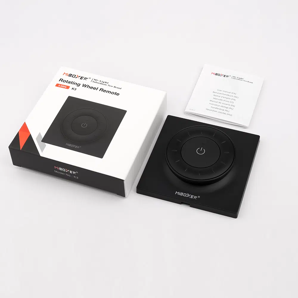 MiBoxer K3 Fernbedienung Schwarz an magnetischer Wandhalterung montiert – flexibel abnehmbar, batteriebetrieben mit CR2032, bohrfreie Befestigung