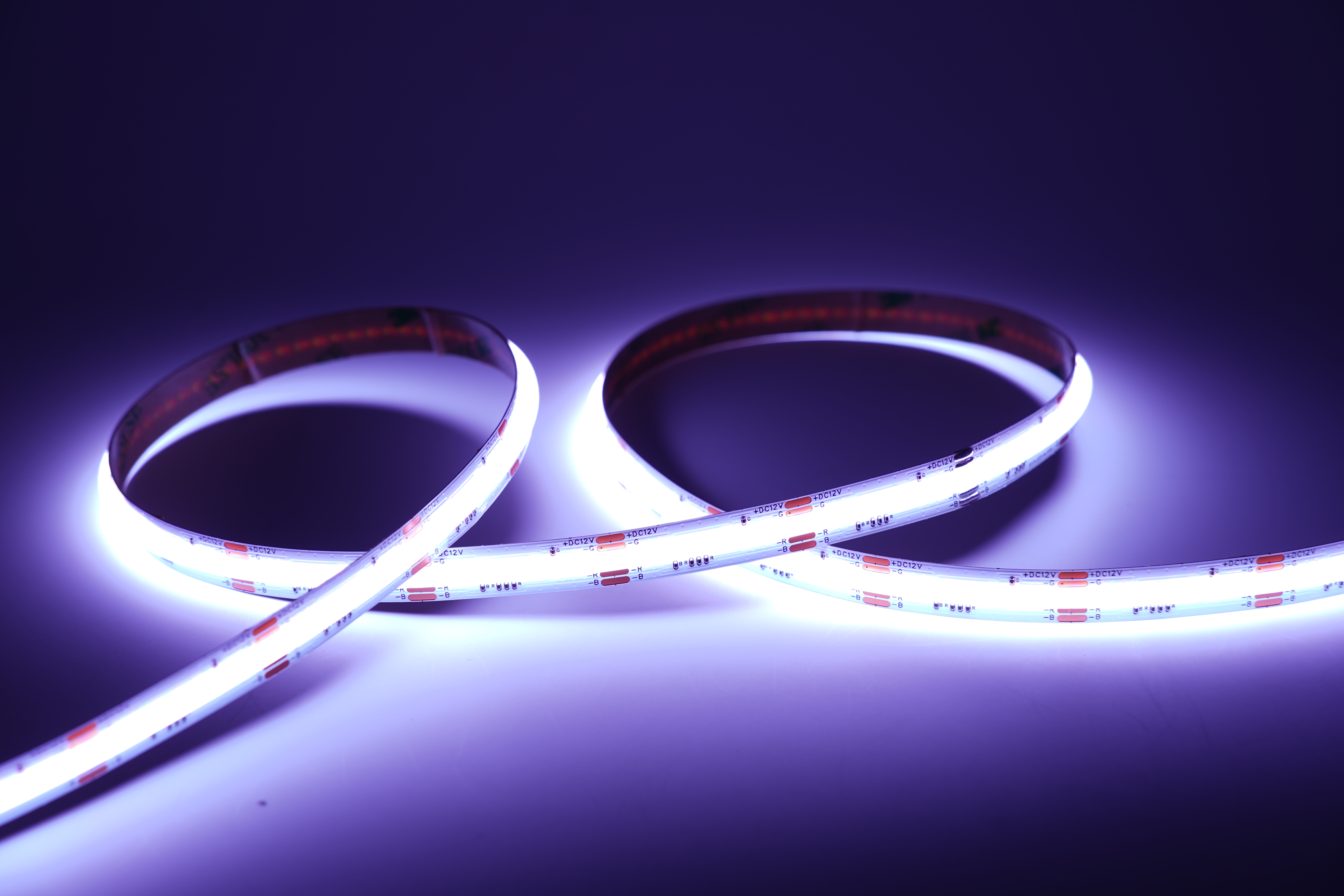COB RGB LED Streifen 12V mit 810 LEDs pro Meter für eine gleichmäßige homogene Lichtlinie