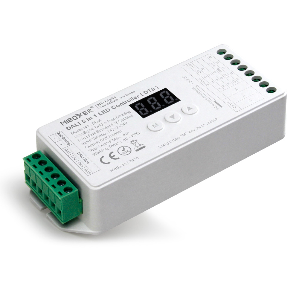 DALI DT8 LED Controller RGB CCT Perspektive DALI DT8 LED Controller für RGB CCT LED Streifen MiBoxer in Perspektivansicht mit Anschlussklemmen