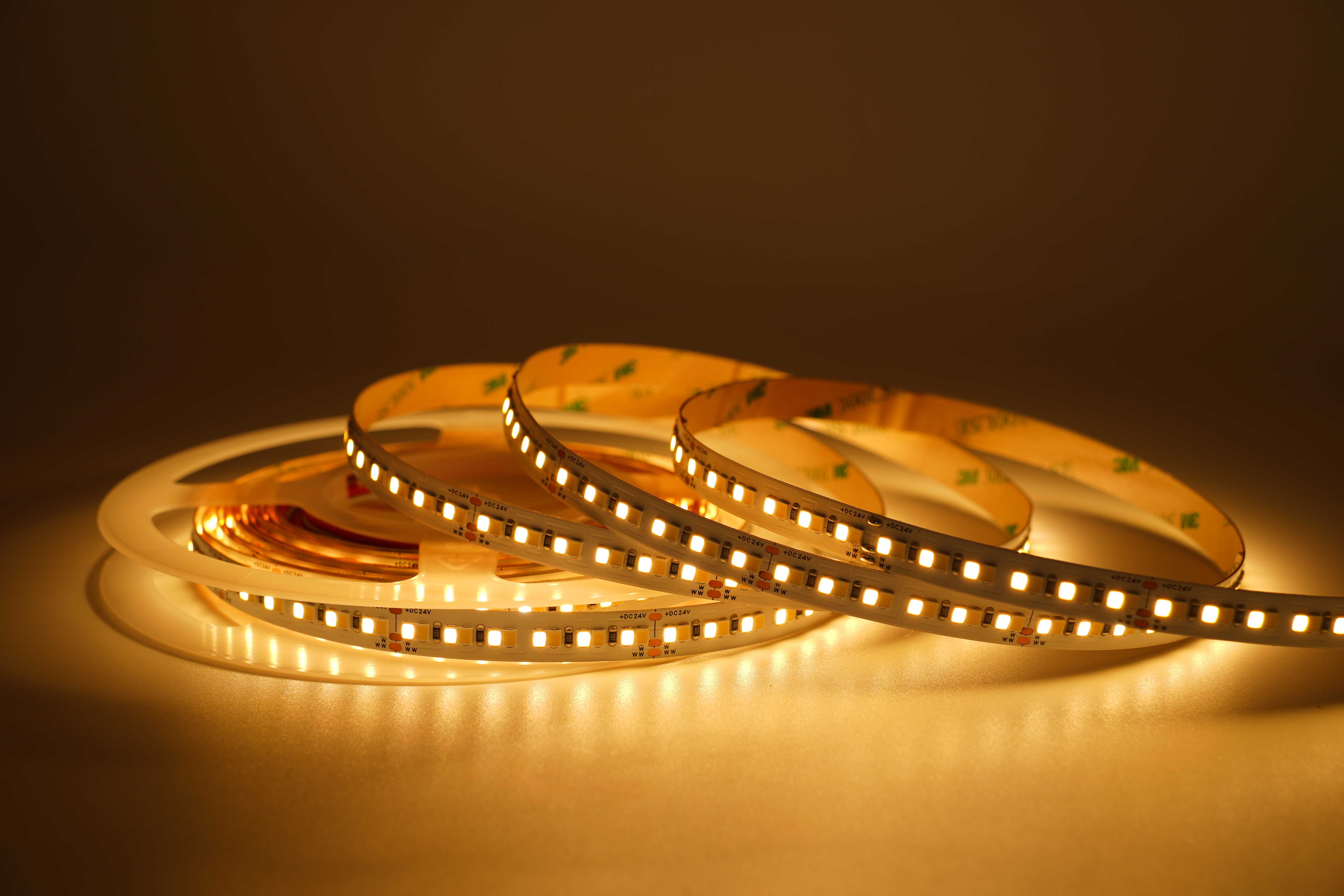 CCT LED-Streifen – 240 LEDs/m, 24 V, 29 W/m, 3260 lm/m, 2700–7000 K CRI>95