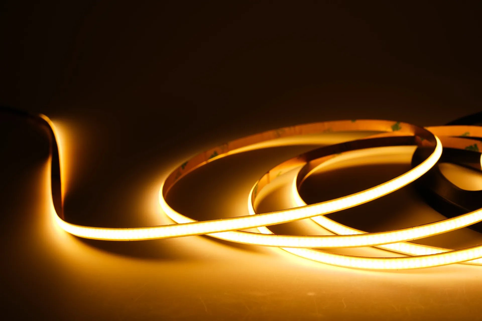 Punktfreier COB LED Streifen 5mm Art.-Nr. 22305 mit warmweißem 2700K Licht