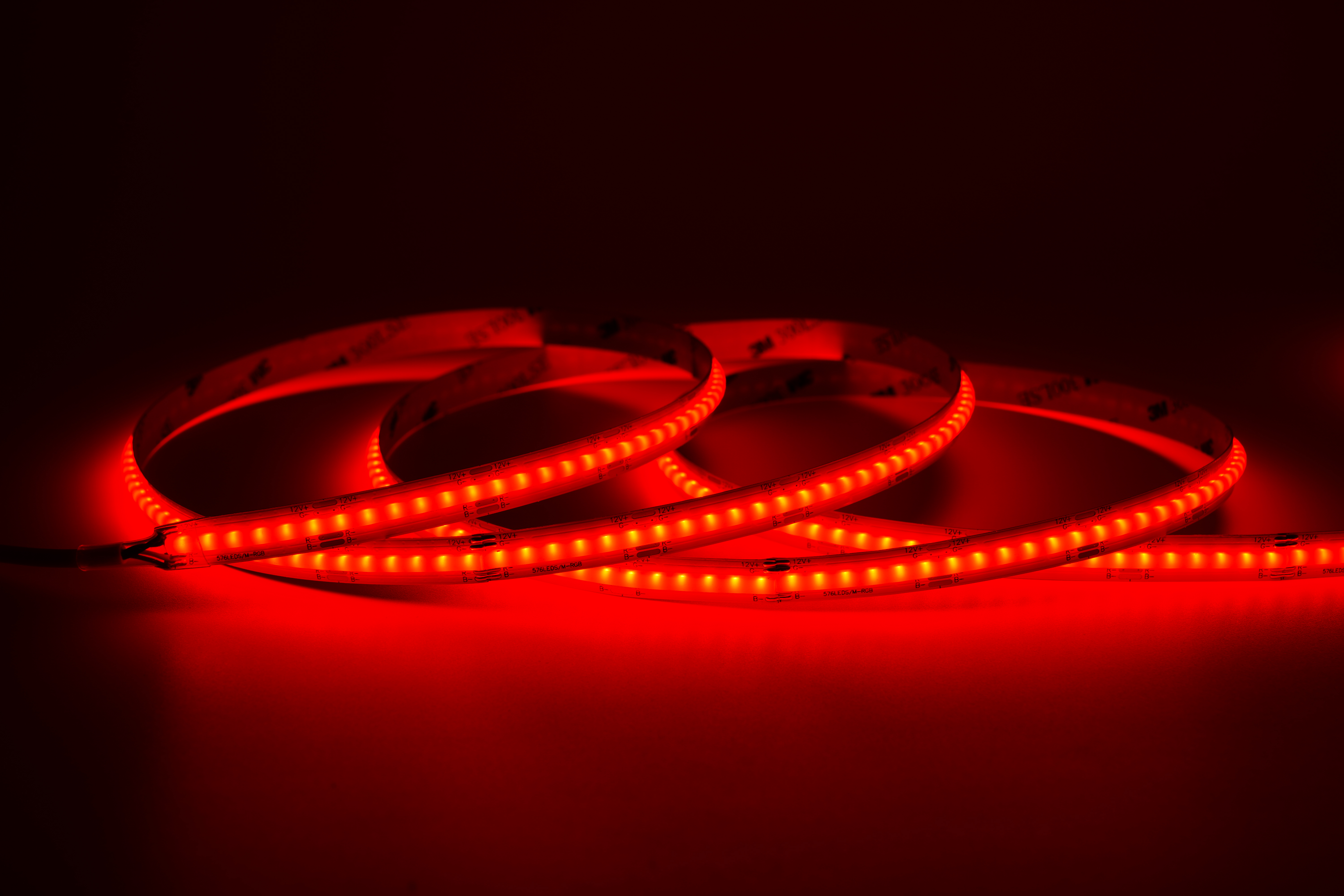 COB RGB LED-Streifen 8 mm – 576 LEDs/m, 24 V, 14 W/m – homogenes RGB Band mit 180° Abstrahlwinkel