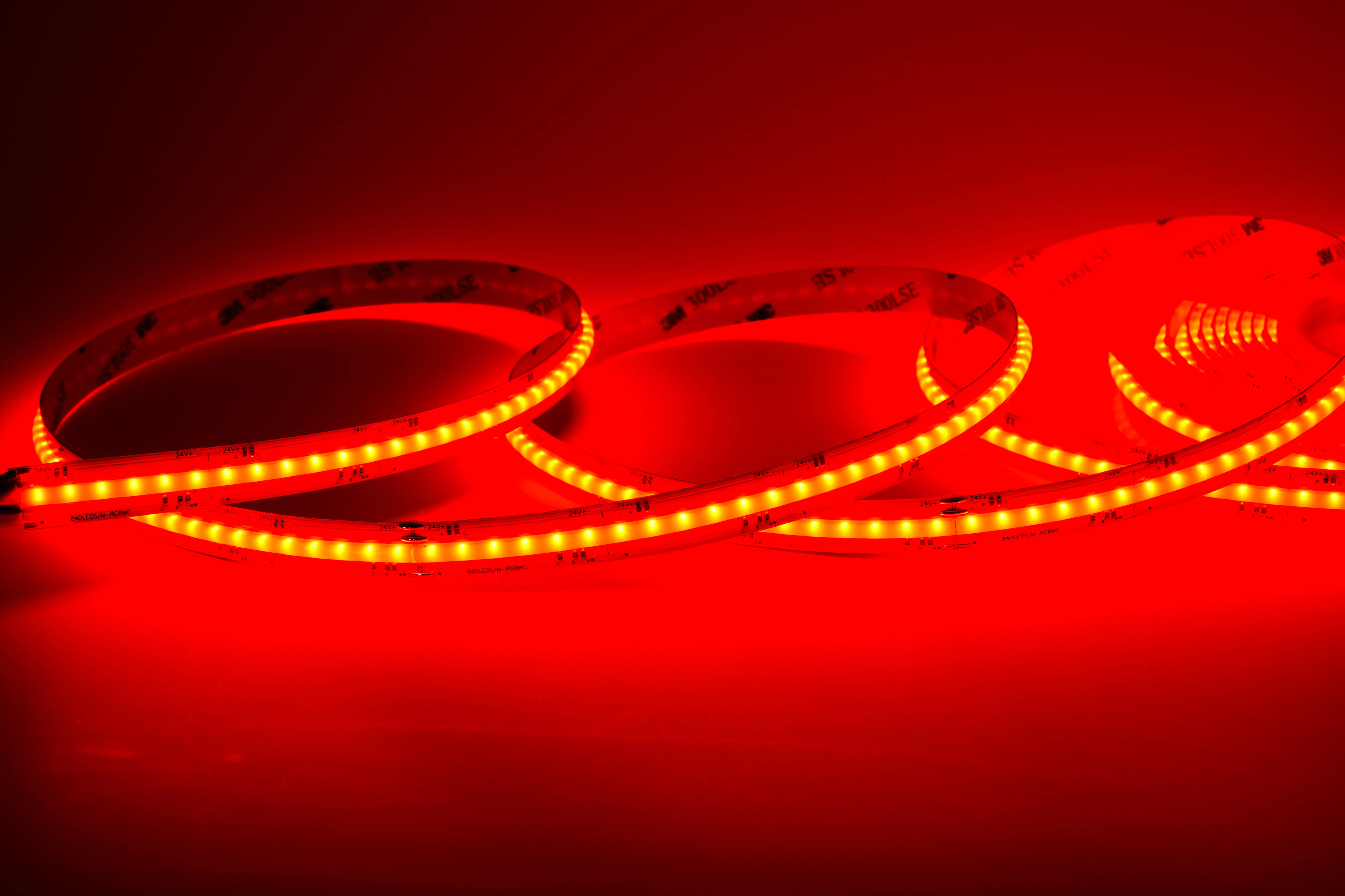 COB RGBCCT LED-Streifen 12 mm mit 6-poligem Anschlusskabel – 24 V, dimmbar per PWM-Controller