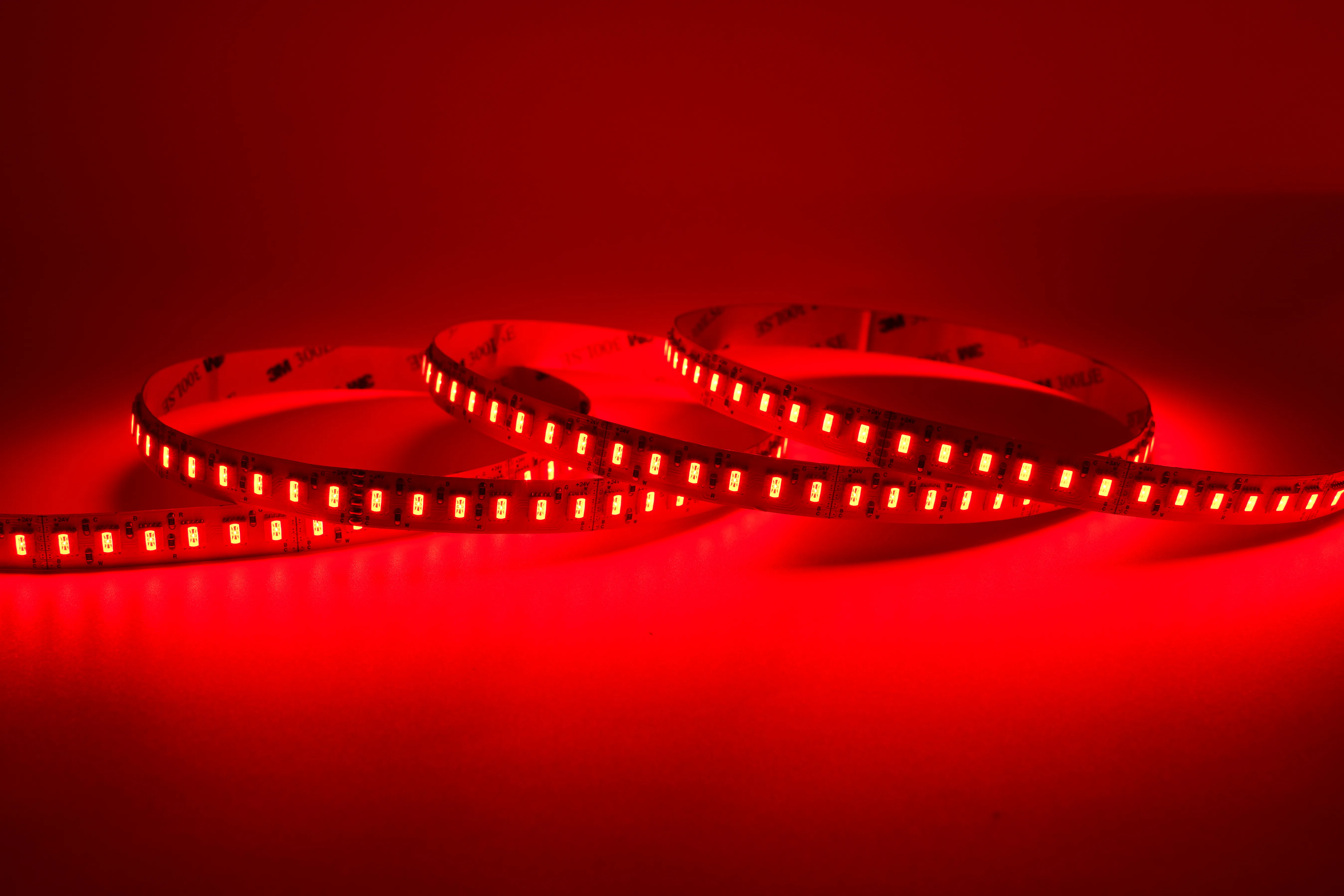 LED Streifen Set RGBCCT – RGBCCT LED Streifen 24V, 5-in-1, 33 W/m, 2030 lm/m, 5m, RGB + 2700-6500K – SNP-200 Netzteil, WL5 WiFi Controller & C5 Fernbedienung Schwarz