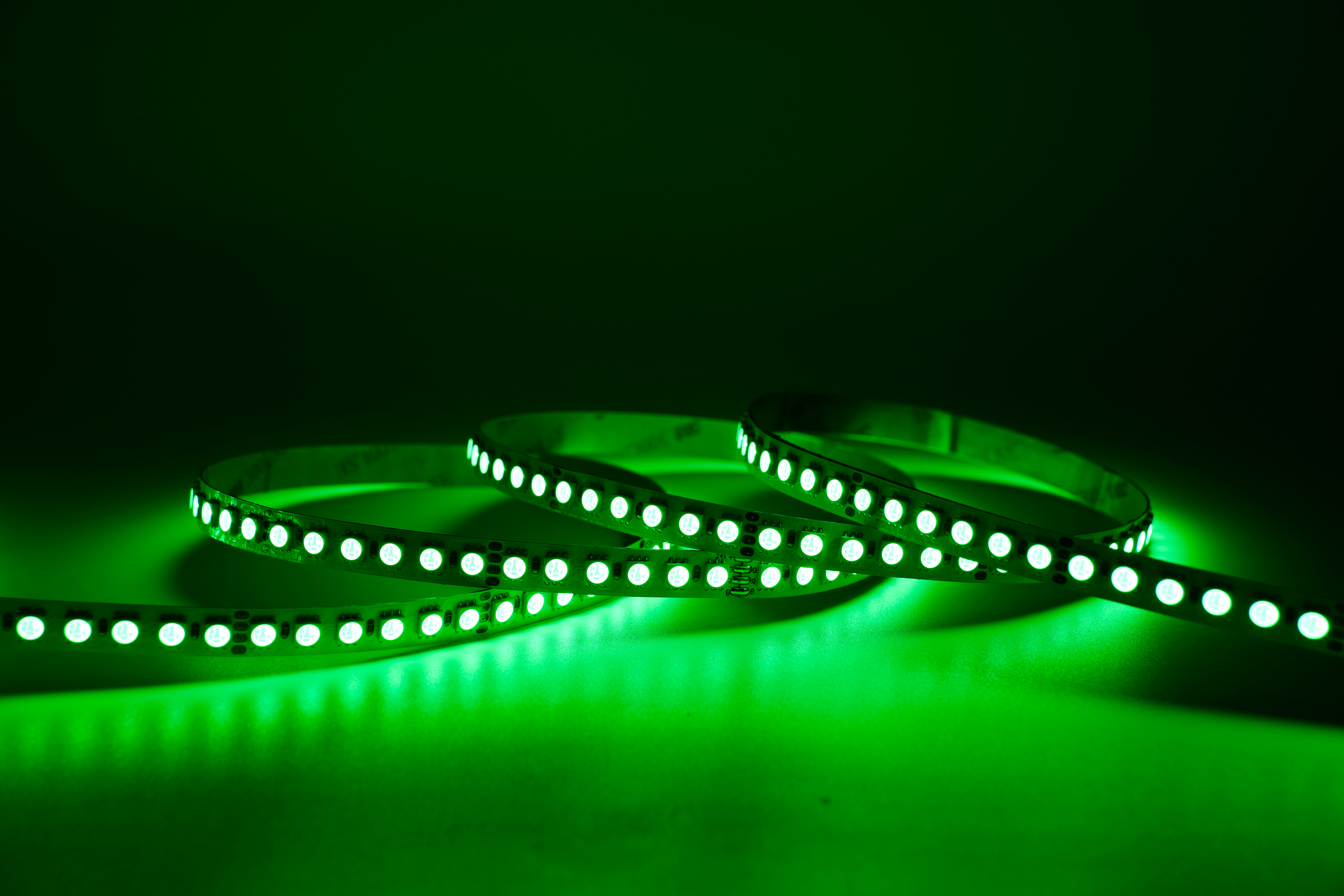 RGB LED-Streifen 10 mm – 120LEDs/m, 24 V, 26 W/m – Lichtband mit 120° Abstrahlwinkel