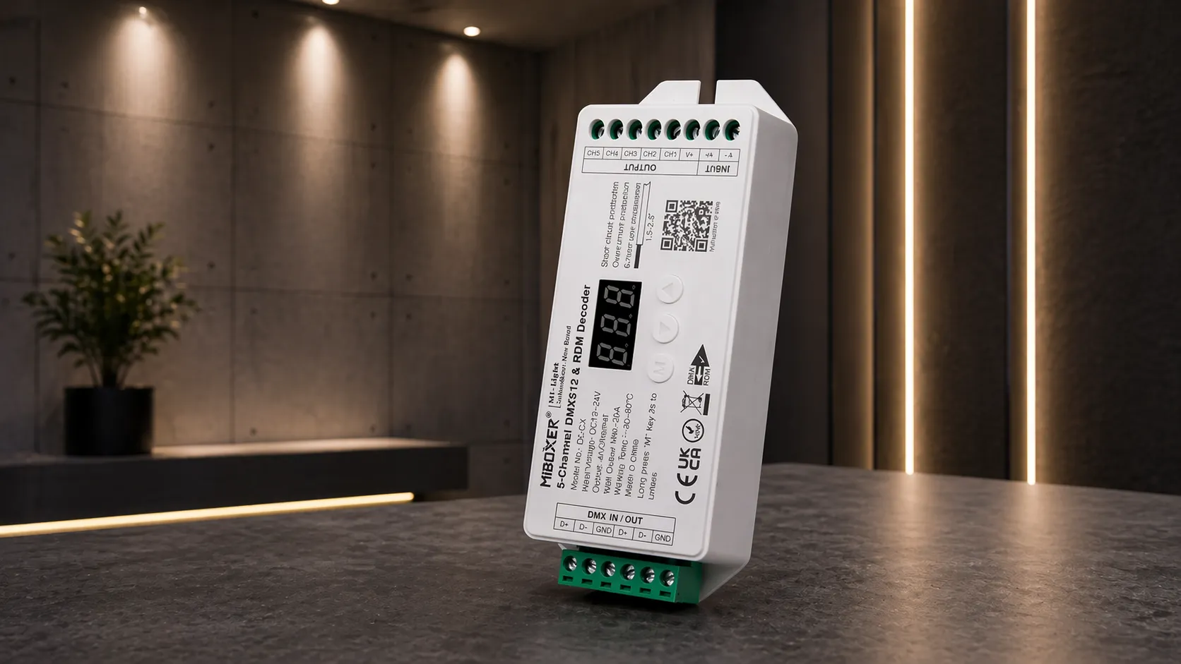 LED DMX Controller zur Steuerung von LED Beleuchtung für indirekte Lichtinstallationen im Innenbereich
