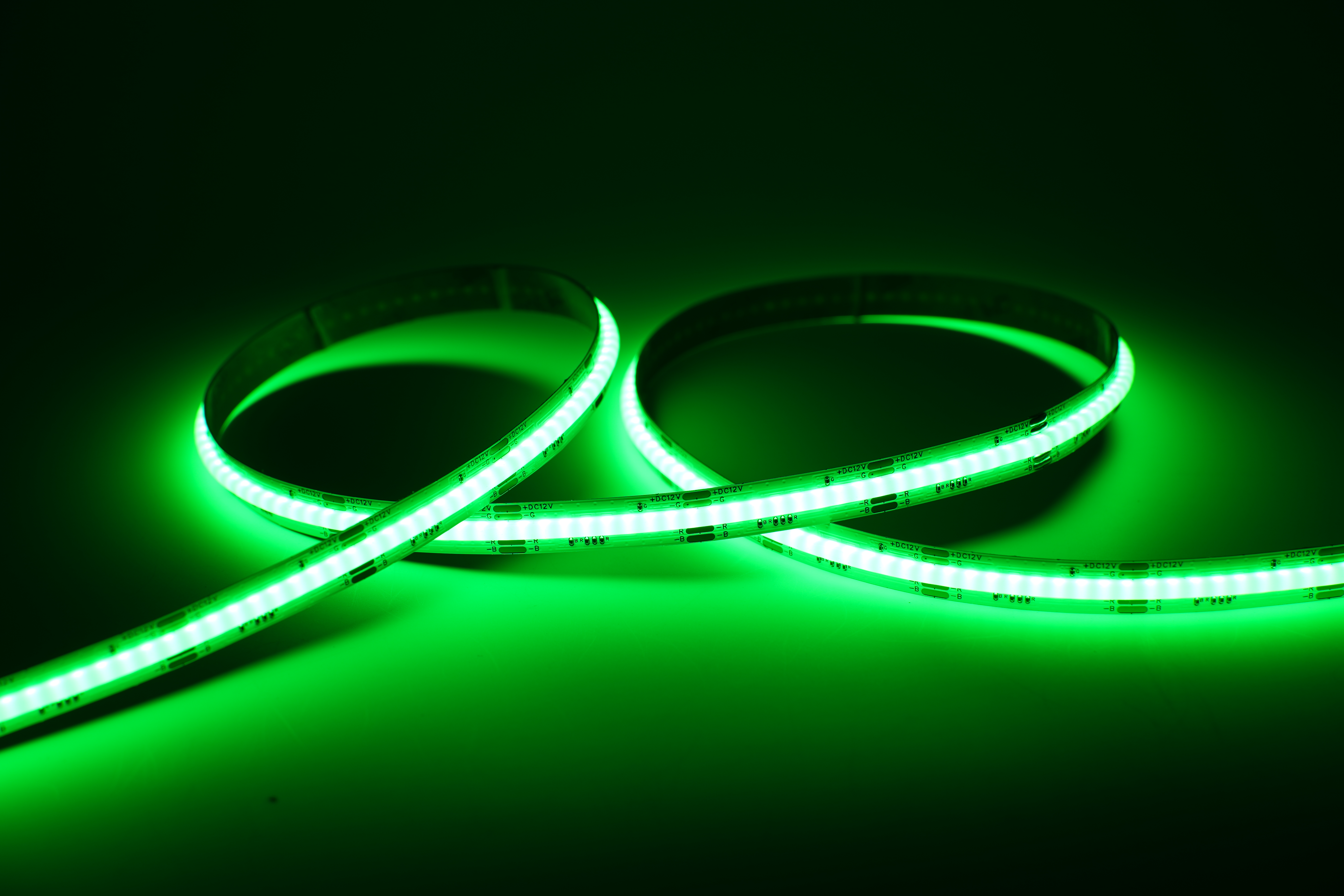 COB RGB LED Streifen 12V mit 810 LEDs pro Meter in grüner Lichtfarbe