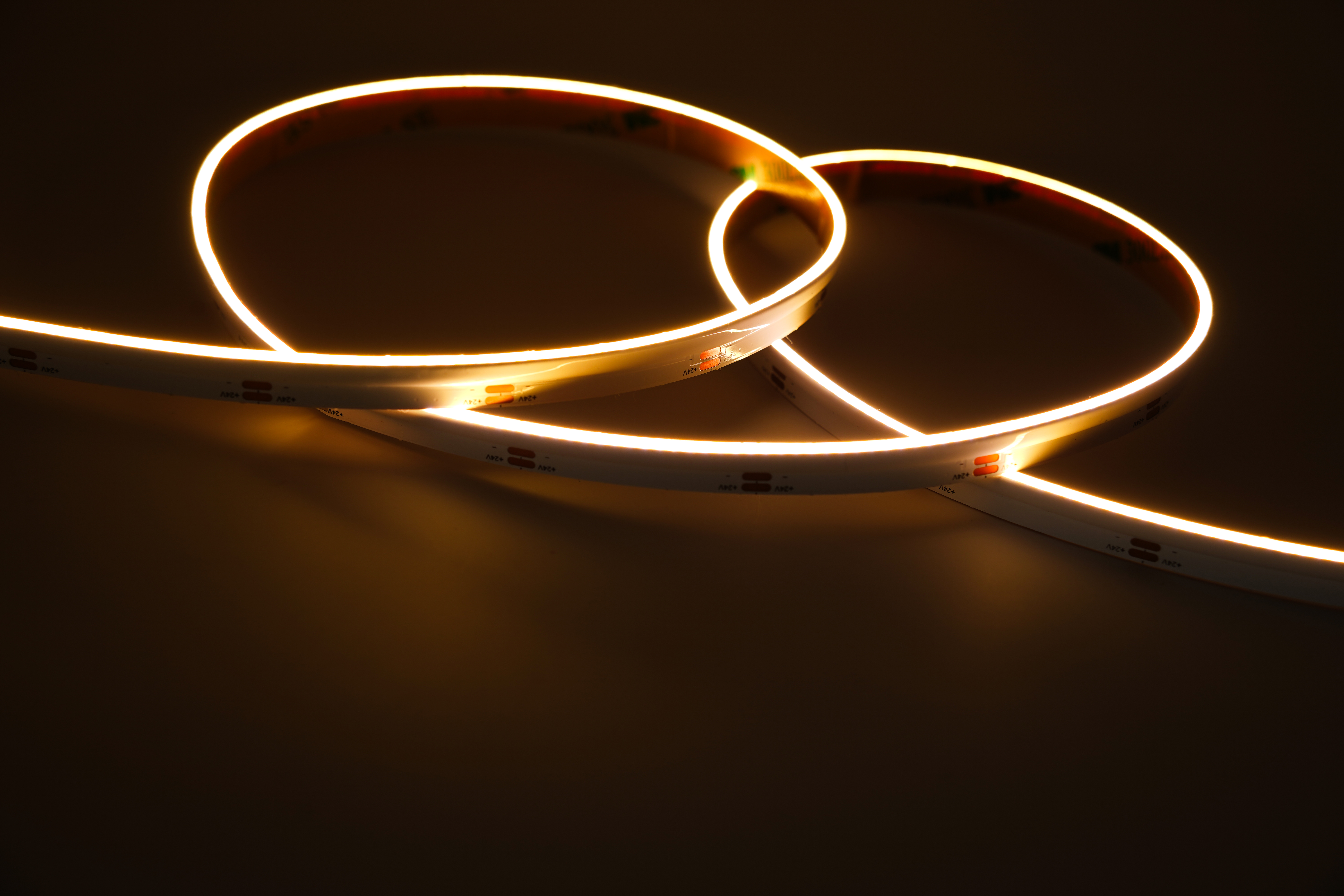 Flexibler Side View COB LED Streifen 10 mm 480 LEDs m 24 V kaltweiß 6000K mit seitlicher Abstrahlung