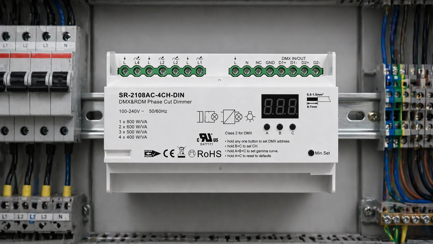 LED DMX Hutschienen Controller im Schaltschrank für professionelle Lichtsteuerung