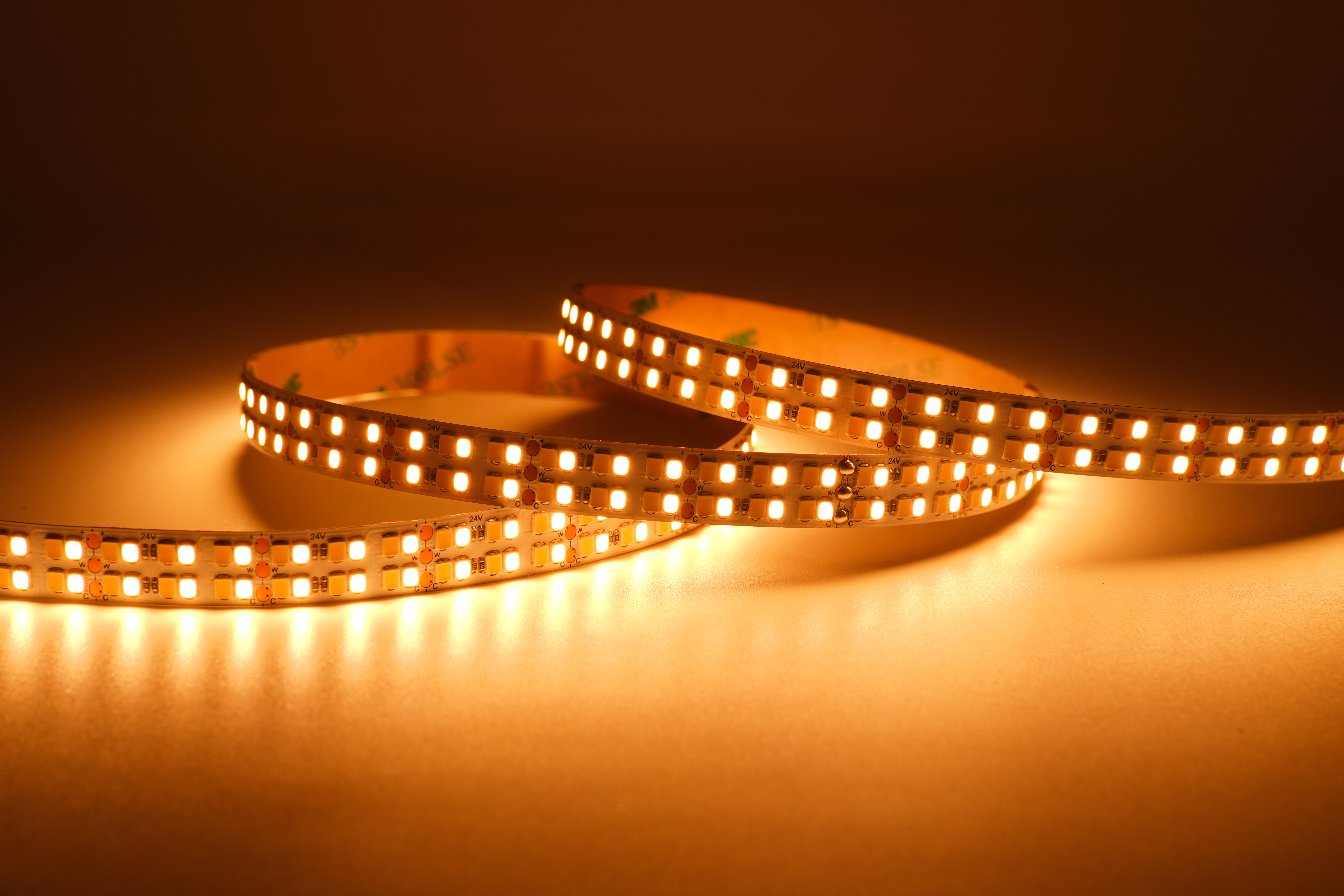 CCT LED Streifen 24V mit 480 LEDs/m, hoher CRI92 und Tunable-White-Funktion – flexibles LED Band für Wohn- und Akzentbeleuchtung