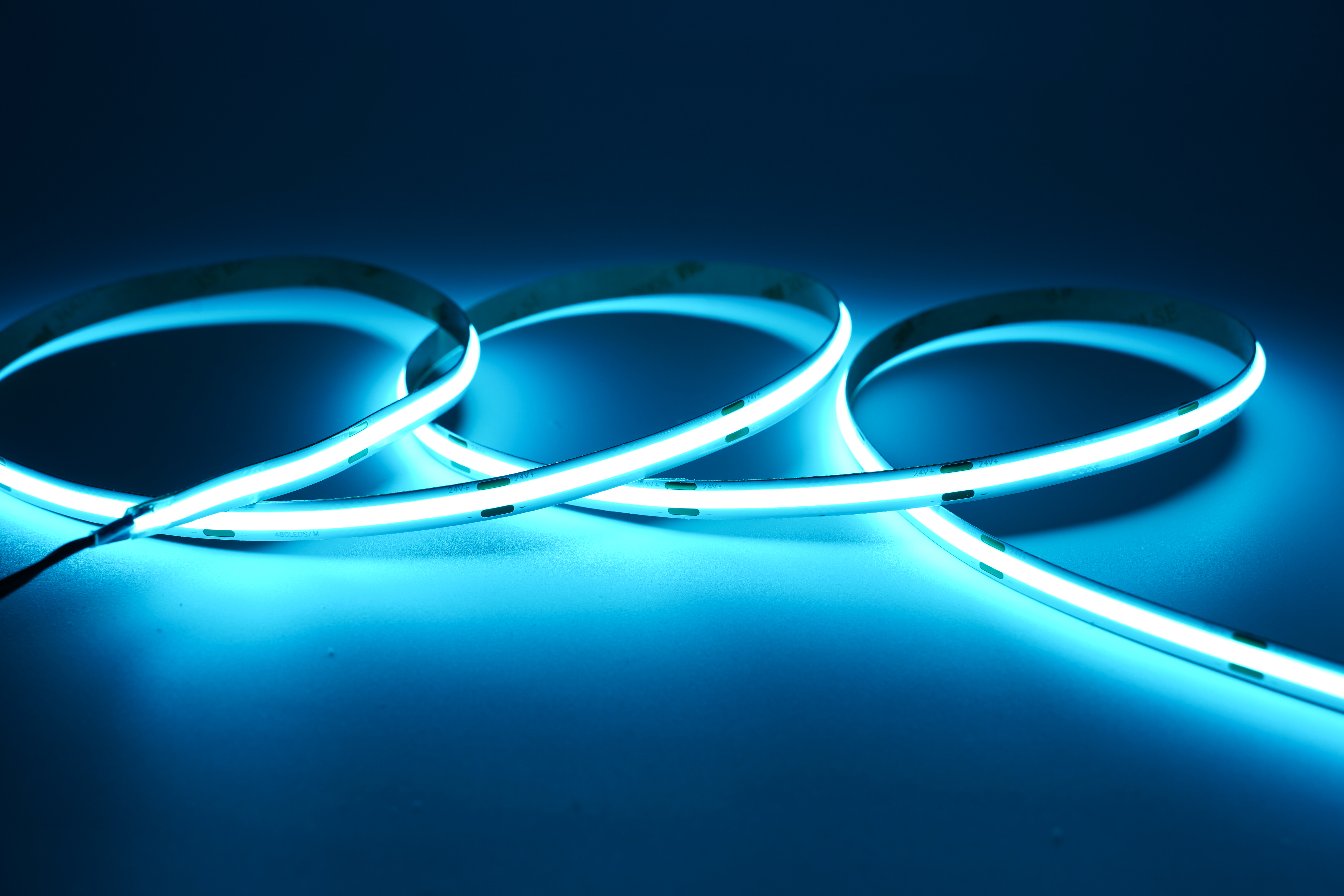 COB LED Streifen 24V – 480 LEDs/m – 8 mm – 10W/m – Hellblau – IP33 – homogener Lichtstreifen