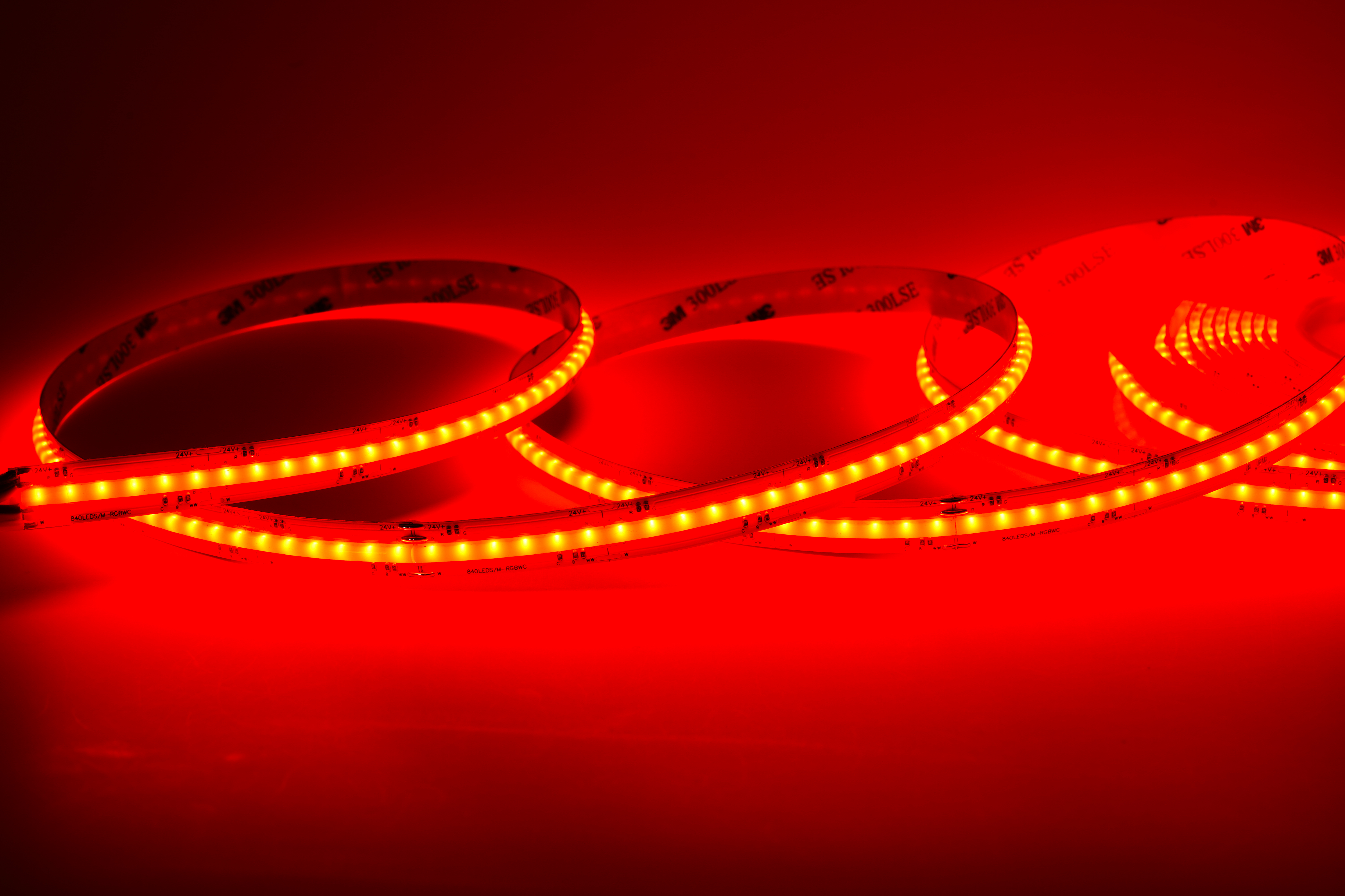 COB RGBCCT LED-Streifen 12 mm – 840LEDs/m, 24 V, 21 W/m – homogenes RGBCCT Band mit 180° Abstrahlwinkel