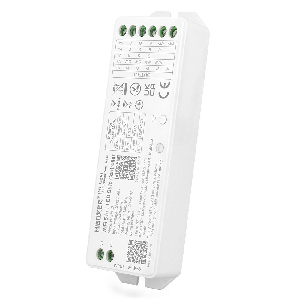 MiBoxer WL5 – 5-in-1 LED Controller IP20, Anschlussseite mit 5-Kanal Klemmen | SK-LED MiBoxer WL5 5-in-1 LED Controller IP20 – Schrägansicht mit 5 grünen Output-Schraubklemmen, SET-Taster und Typenschild, WiFi und 2,4 GHz, 12–48V DC