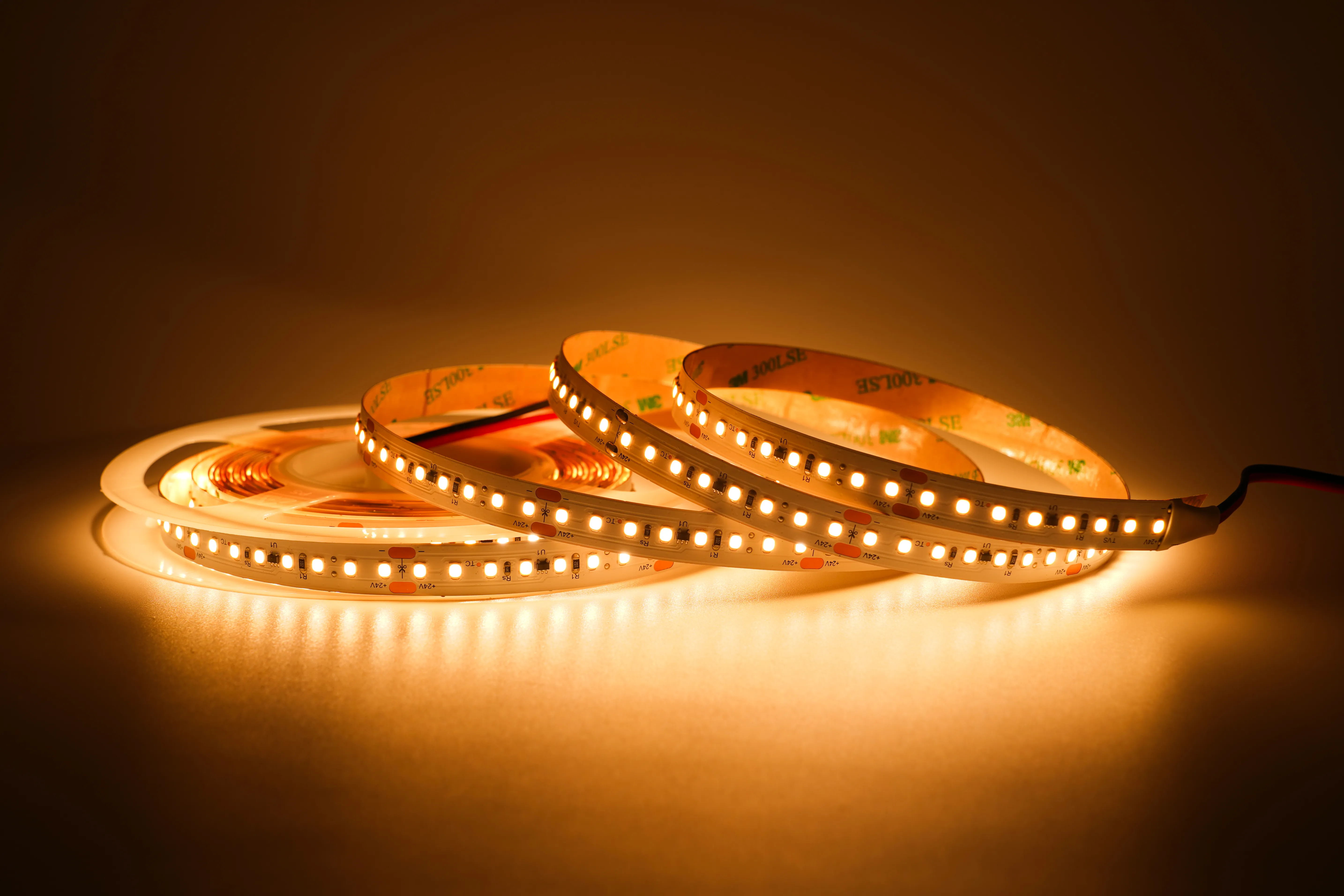 LED-Streifen 12 mm – 24 V, 128 LED/m, 9 W/m, CRI > 93 – SK-LED LED-Streifen 12 mm, 24 V, 128 LED/m, 9 W/m – hochfarbtreuer LED-Strip mit CRI > 93 für professionelle Innenbeleuchtung – 5 m Rolle mit 3M-Klebeband – SK-LED