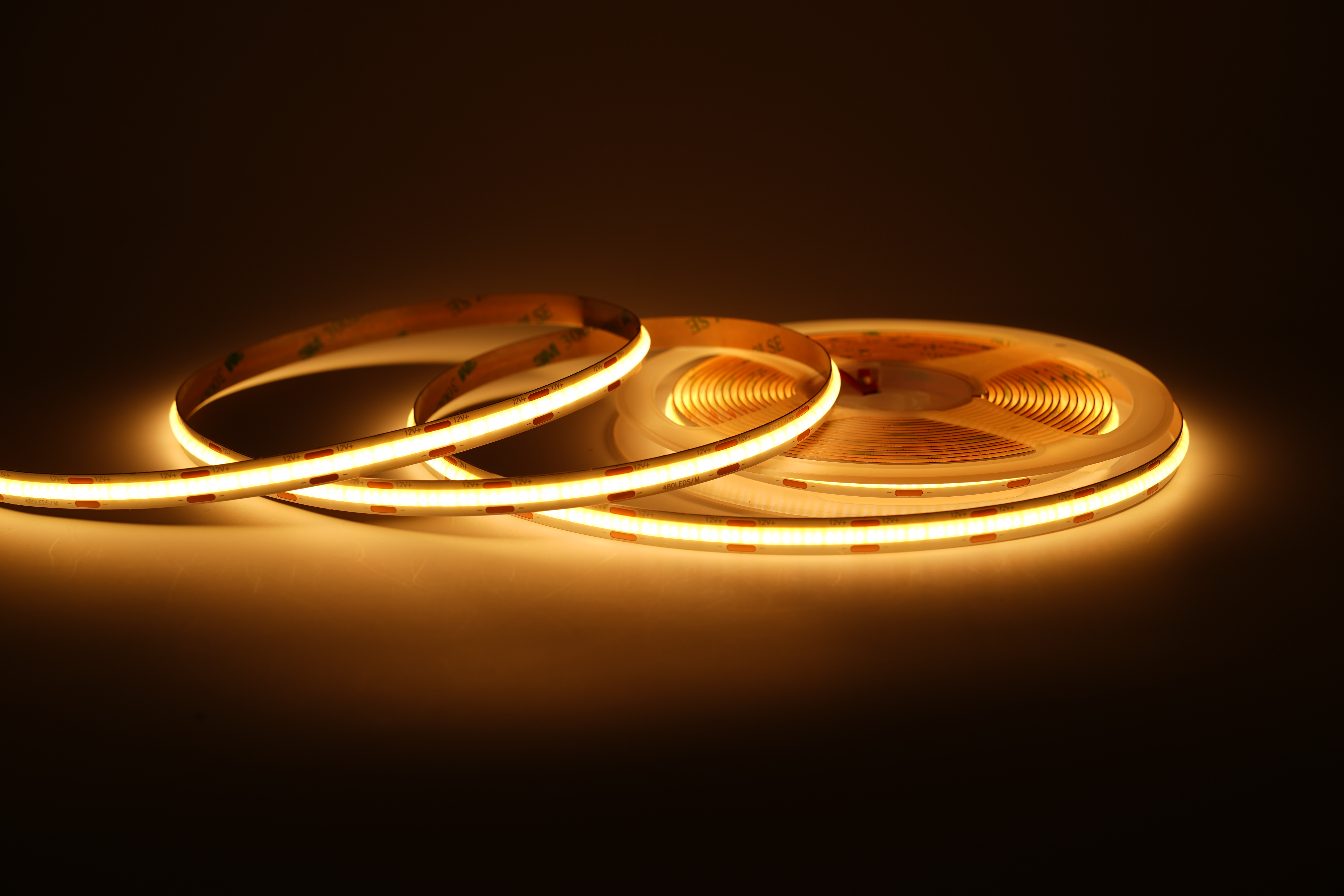 Flexibler COB LED Streifen 6000K kaltweiß für helle Lichtinstallationen