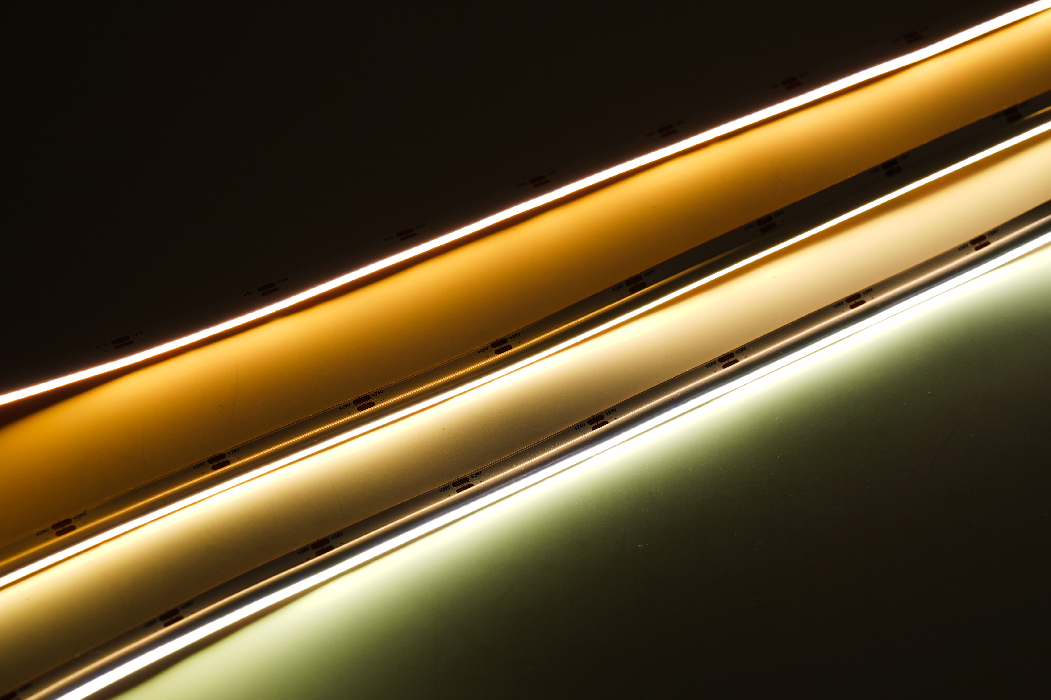 Side View COB LED Streifen 24 V 480 LEDs m warmweiß 3000K mit seitlicher Abstrahlung für indirekte Beleuchtung