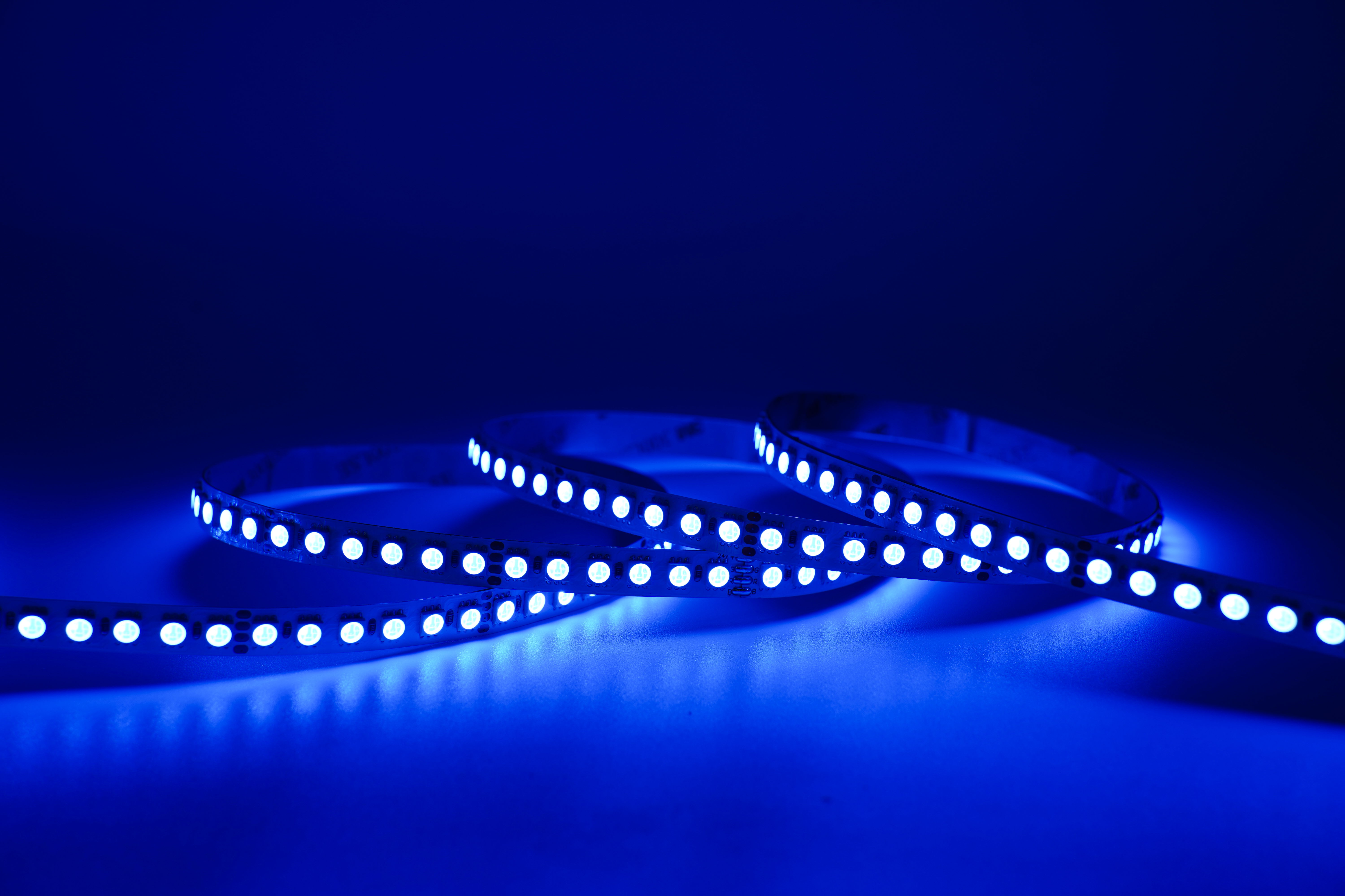 RGB LED-Streifen 10 mm – 120LEDs/m, 24 V, 26 W/m – Lichtband mit 120° Abstrahlwinkel