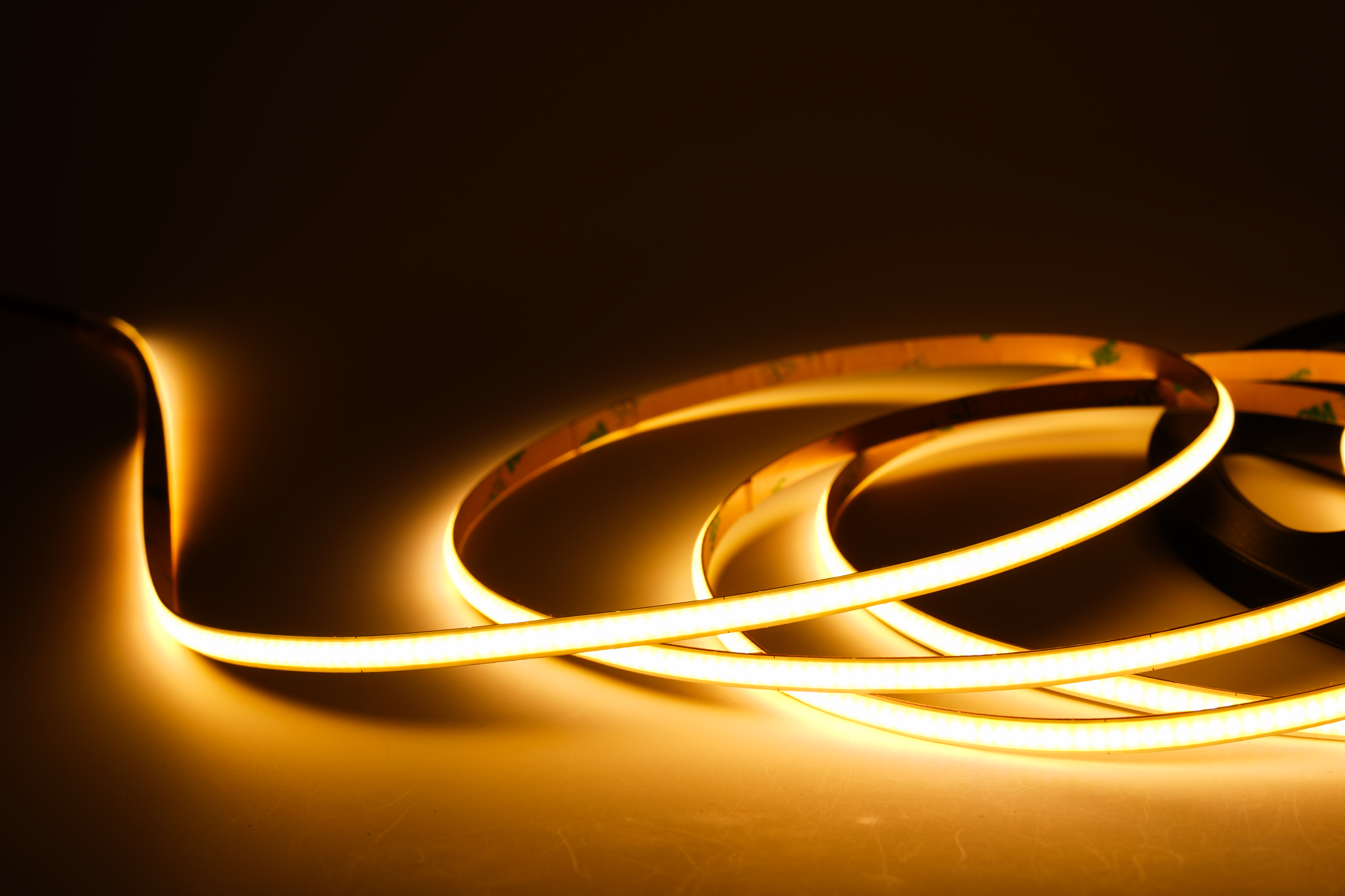 COB LED-Streifen 5 mm auf Rolle mit Anschlusskabel – 24 V, IP33, 7 W/m, rückseitig mit 3M-Klebeband