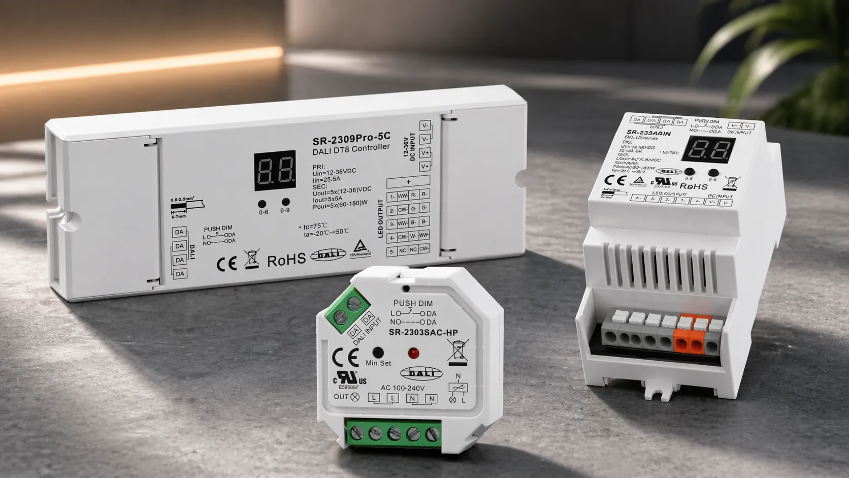 DALI LED Controller Systeme & Lichtsteuerung DALI LED Controller System mit mehreren Geräten zur Steuerung von LED Beleuchtung im Smart Home und Gewerbe