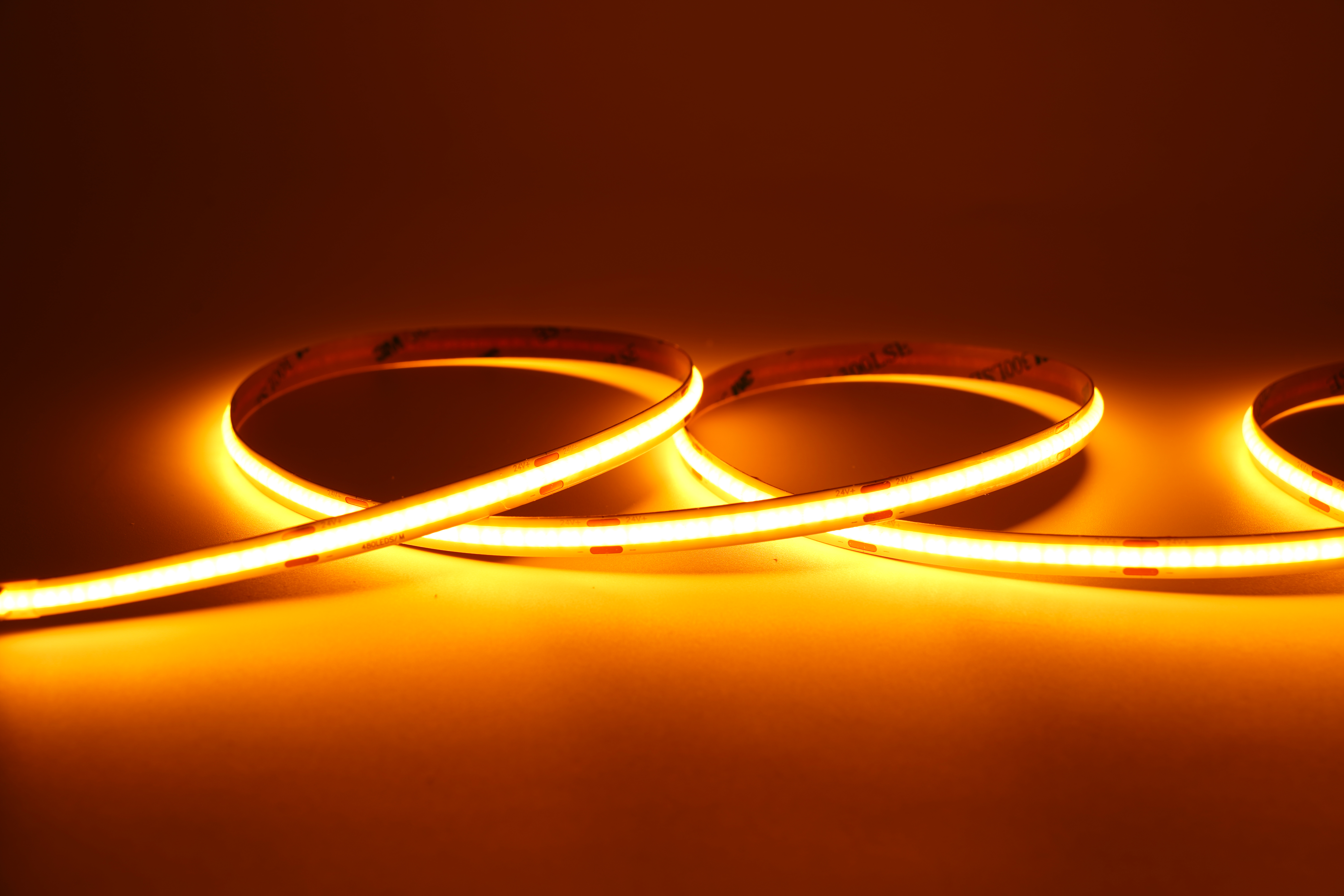 COB LED Streifen 24V gelb mit homogenem Lichtbild und 480 LEDs/m – Art.-Nr. 22828