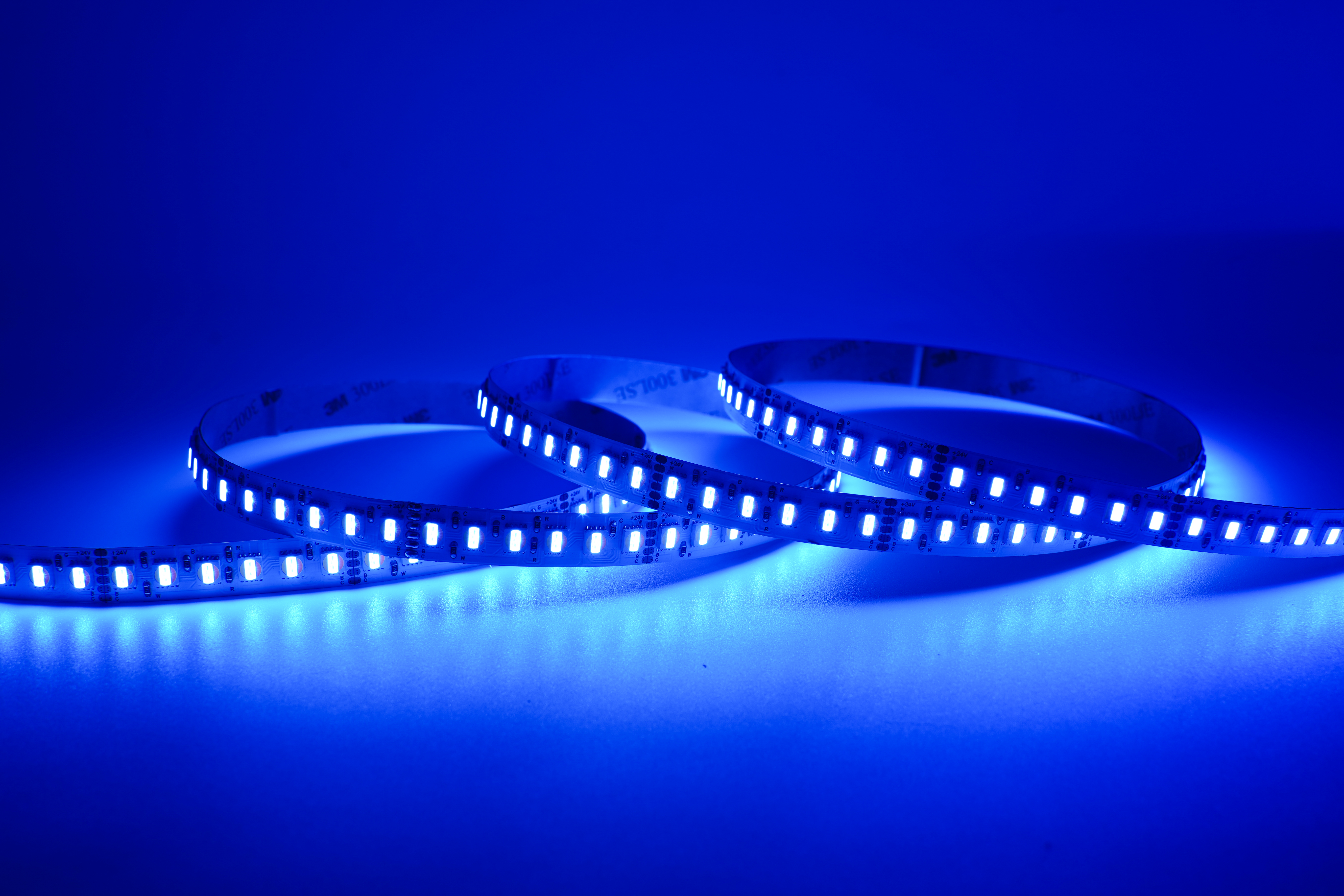 RGBCCT 5-in1 LED-Streifen 12 mm – 120LEDs/m, 24 V, 33 W/m – 2700K-6500K Band mit 120° Abstrahlwinkel