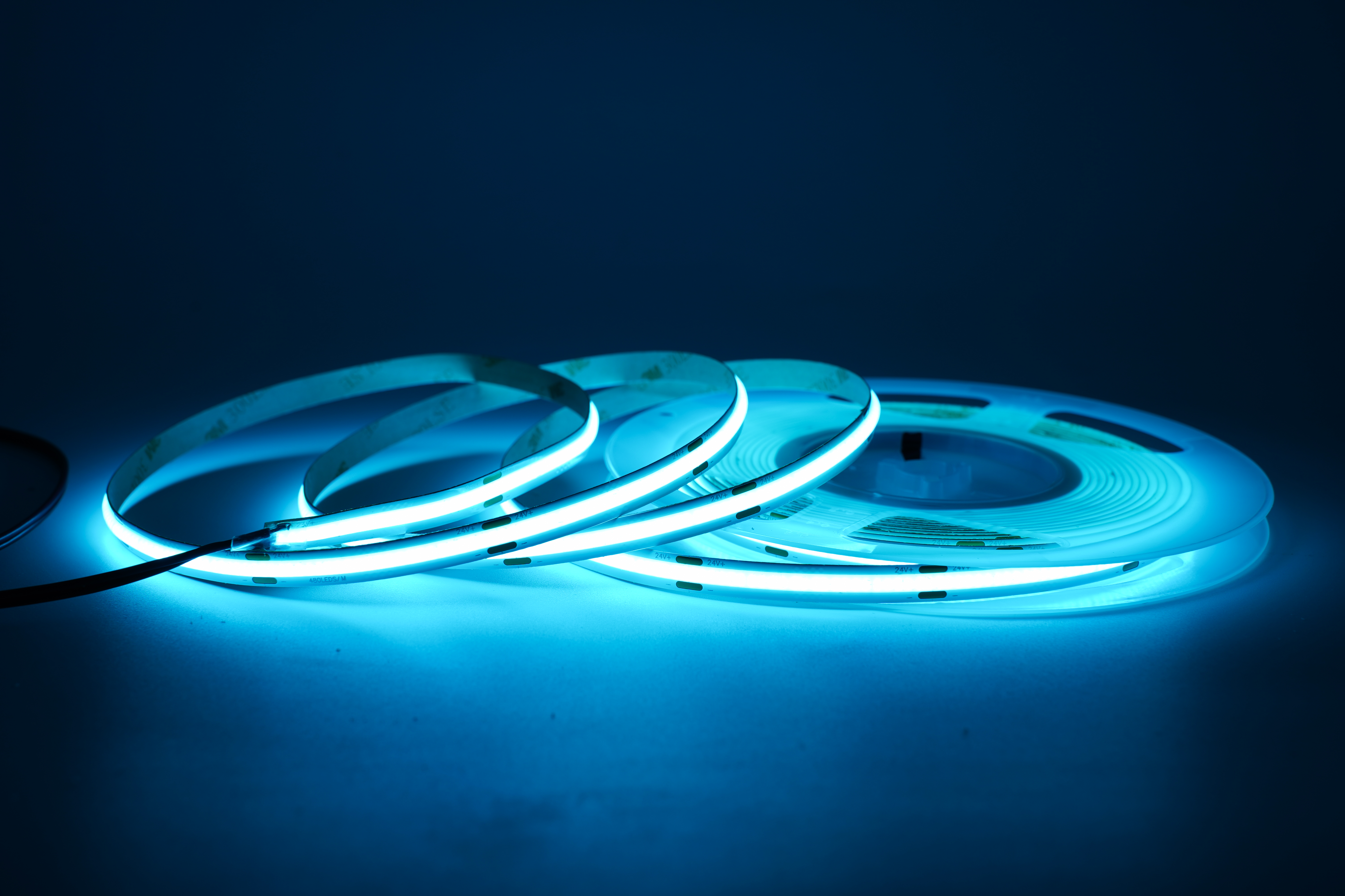 COB LED Streifen 24V – 480 LEDs/m – 8 mm – 10W/m – Hellblau – IP33 – homogener Lichtstreifen