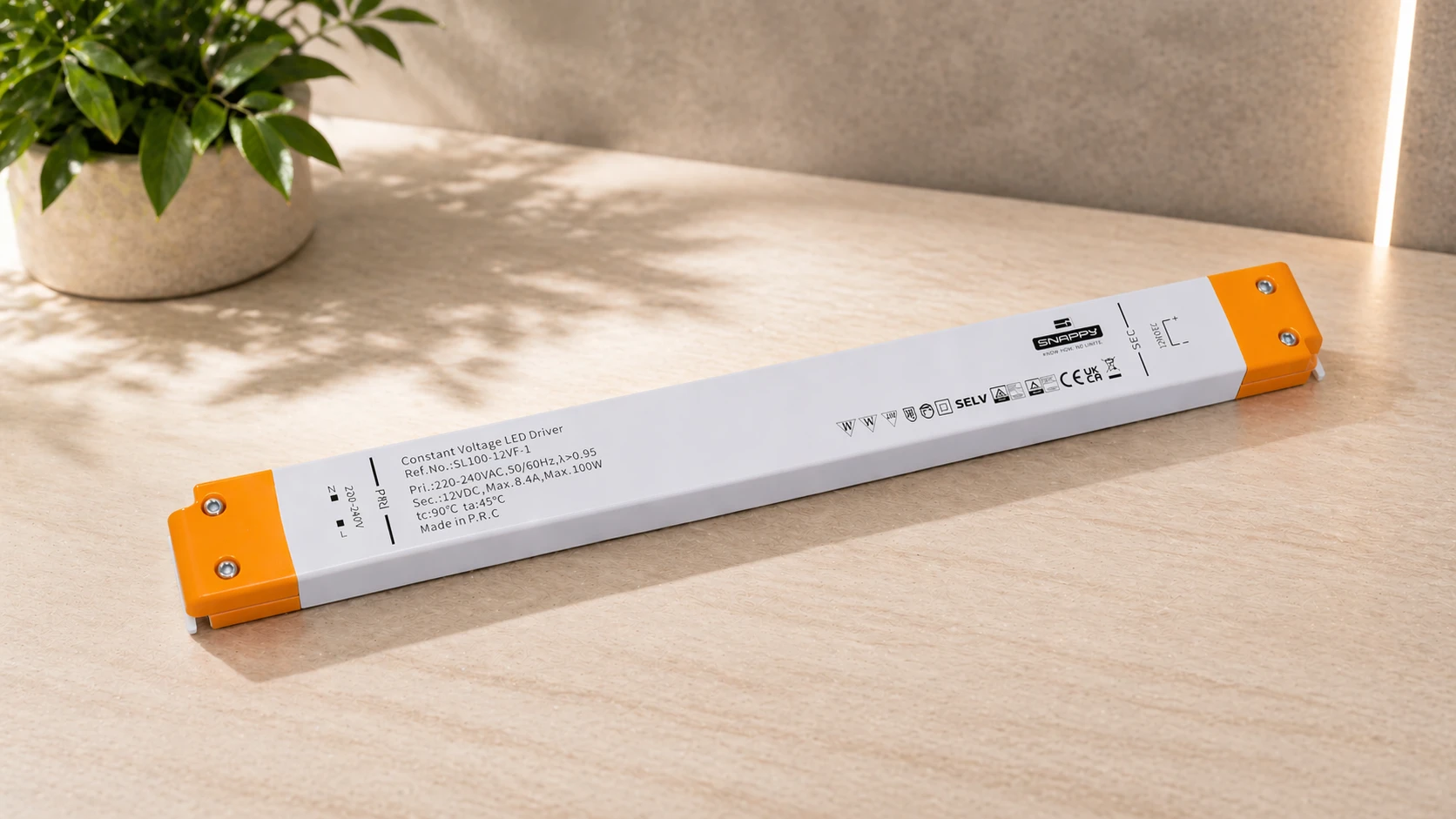 24V Slim LED Netzteil von Snappy für Möbel Einbau und platzsparende Installationen