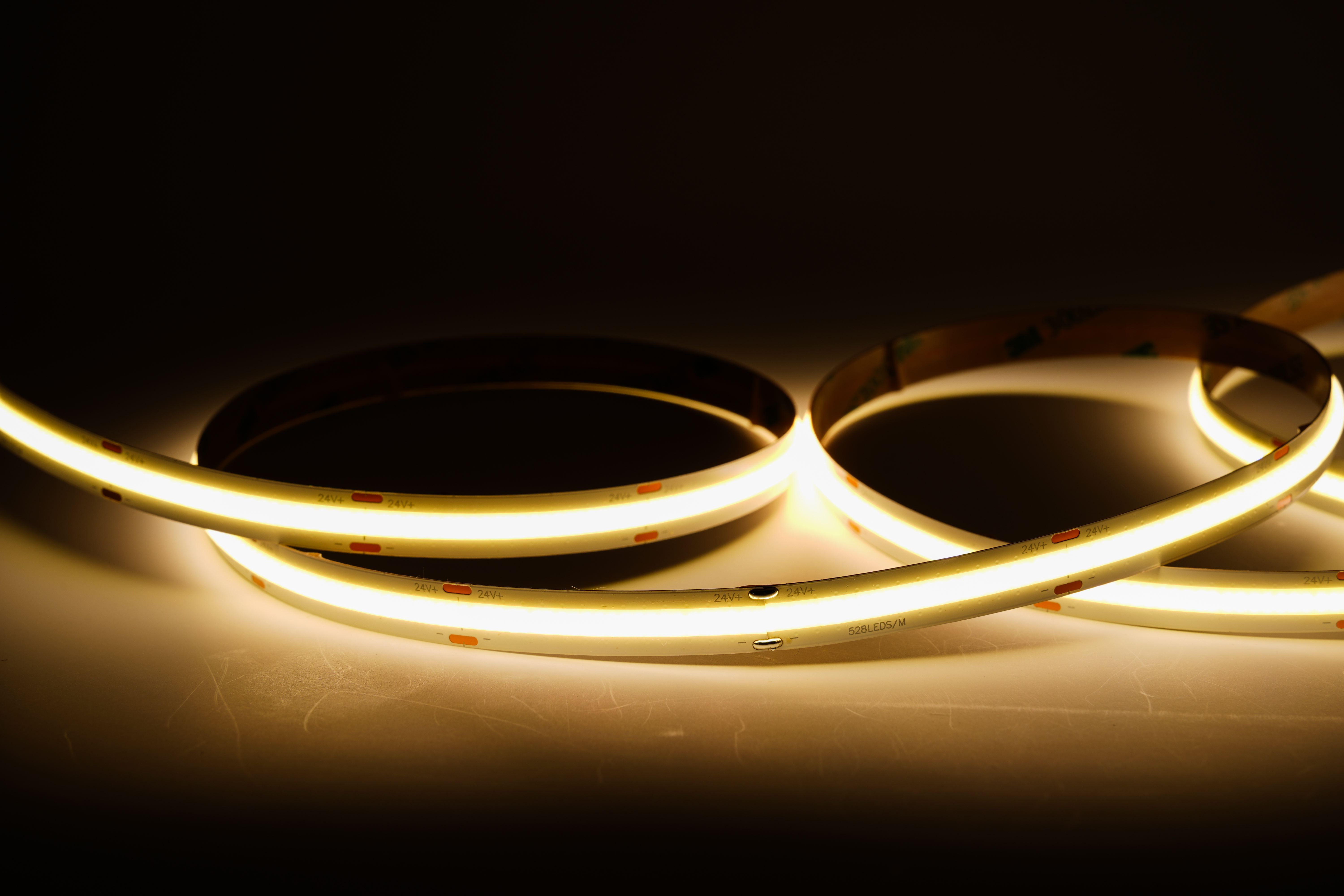 COB LED-Streifen 10 mm – 528 LEDs/m, 24 V, 14 W/m, homogenes & punktfreies Licht