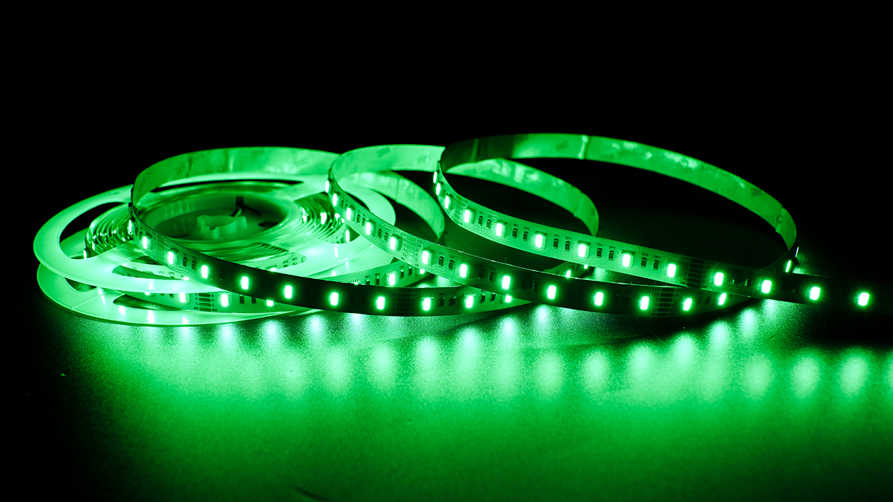 RGBCCT 5-in1 LED-Streifen 12 mm – 60LEDs/m, 24 V, 18 W/m – RGBCCT 2700K-6500K Band mit 120° Abstrahlwinkel
