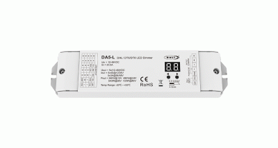 DA5-L DALI DT6/DT8 LED Dimmer – 5-Kanal, DC 12-48V, 4A/Kanal für RGBW/RGBCCT LED-Steuerung DA5-L DALI DT6/DT8 LED Dimmer – weißes Flachgehäuse mit 5-Kanal LED-Ausgang, Display, DALI-Eingang (DA1/DA2), PUSH-DIM und Schraubklemmen, DC 12-48V, 4A/Kanal, Frontansicht