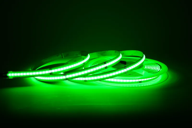 COB RGBW LED-Streifen 12 mm in RGB-Farben – homogene Darstellung in Rot, Grün und Blau ohne sichtbare LED-Punkte